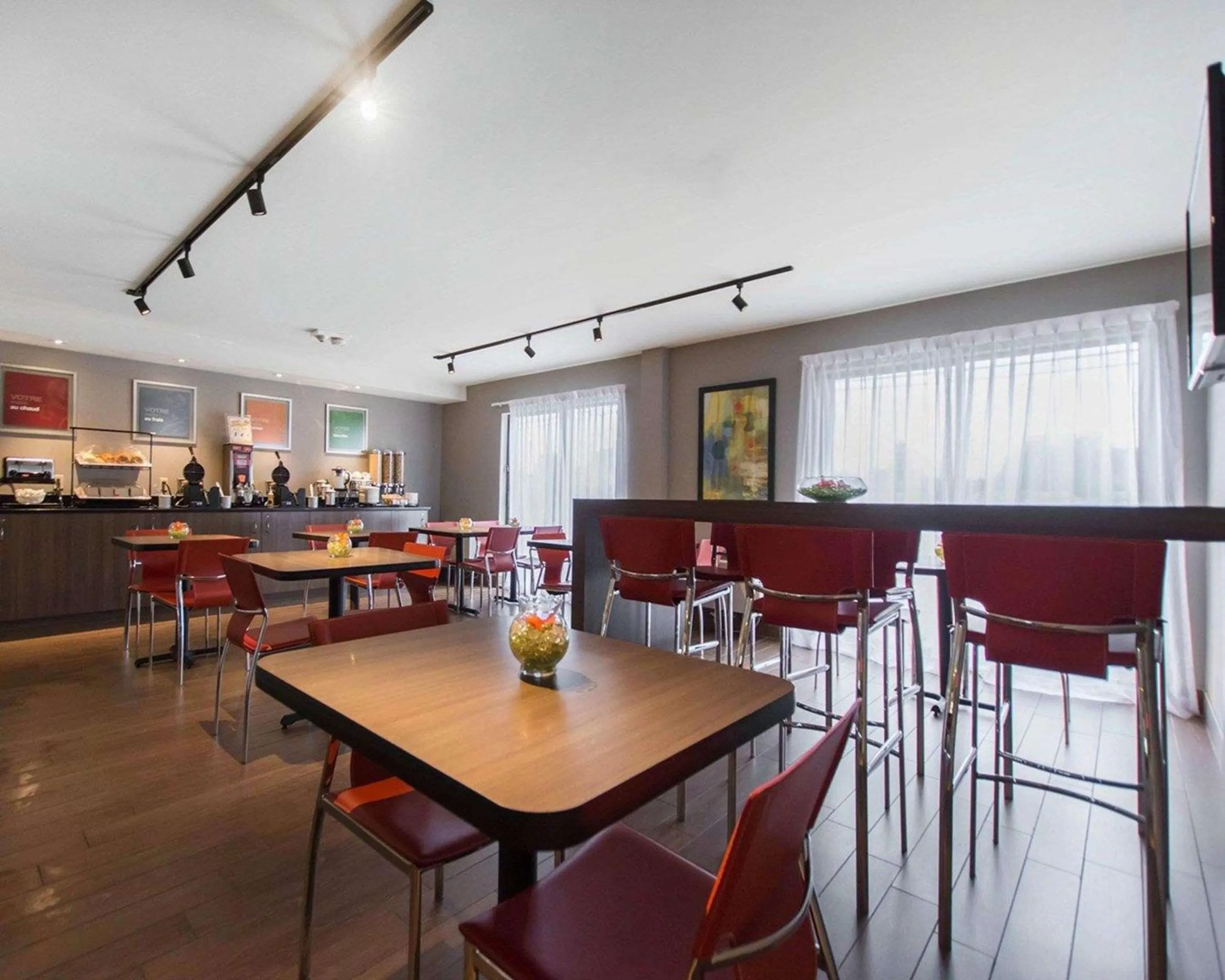 Restaurant/places to eat in Comfort Inn Val D'Or