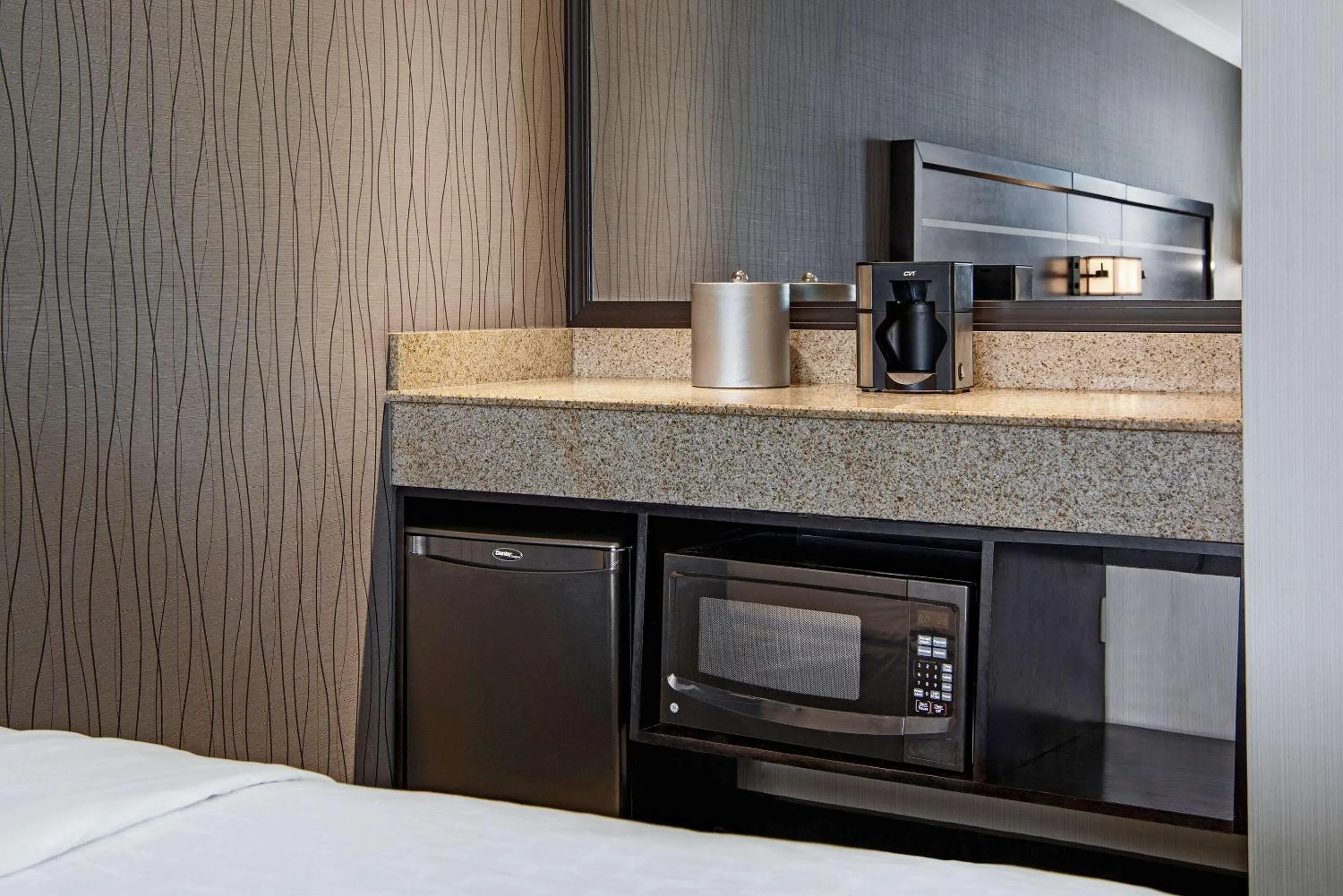 Bedroom, Kitchen/Kitchenette in Clarion Hotel & Suites