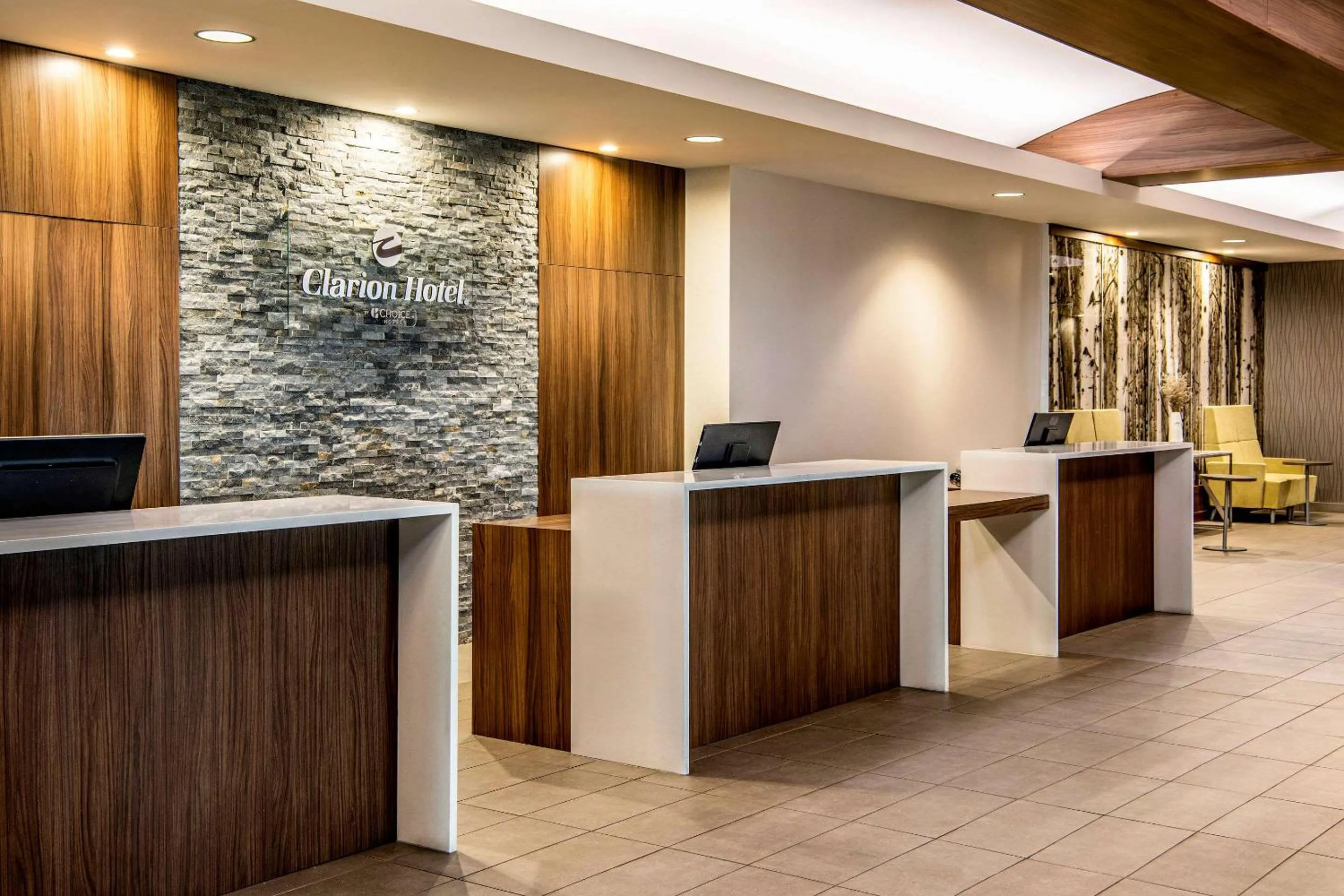 Lobby or reception, Lobby/Reception in Clarion Hotel & Suites