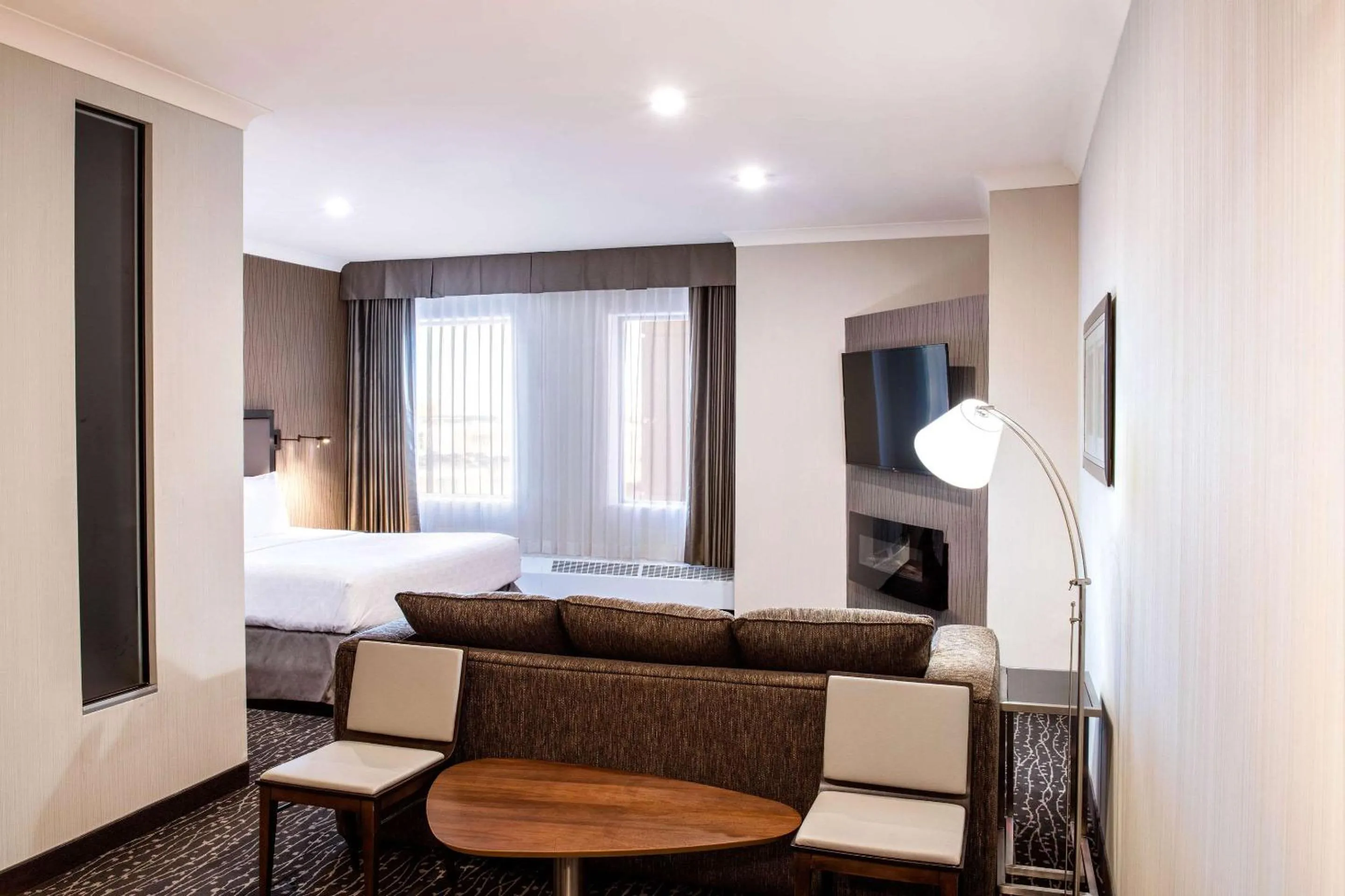 Photo of the whole room, Seating Area in Clarion Hotel & Suites