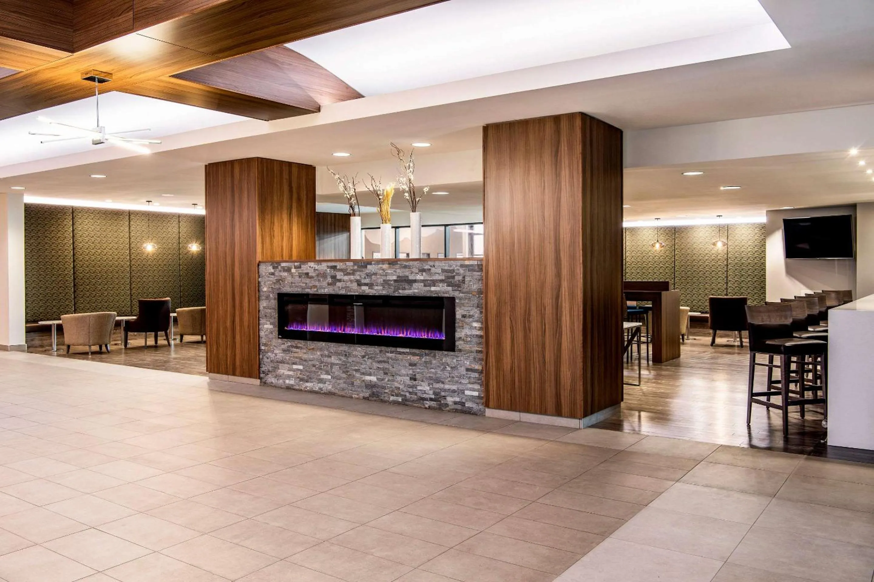 Lobby or reception in Clarion Hotel & Suites