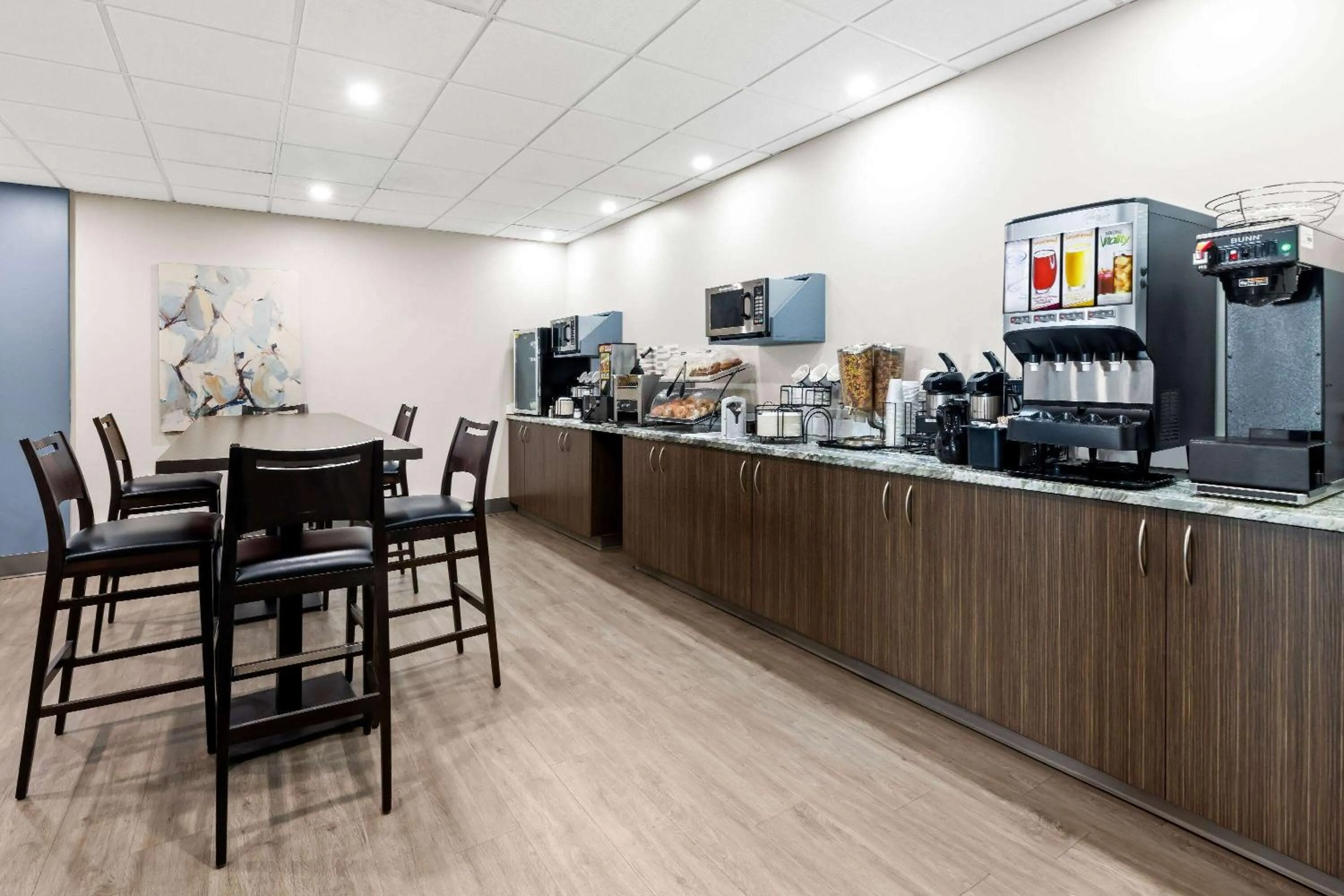 Restaurant/places to eat in Howard Johnson by Wyndham Thunder Bay