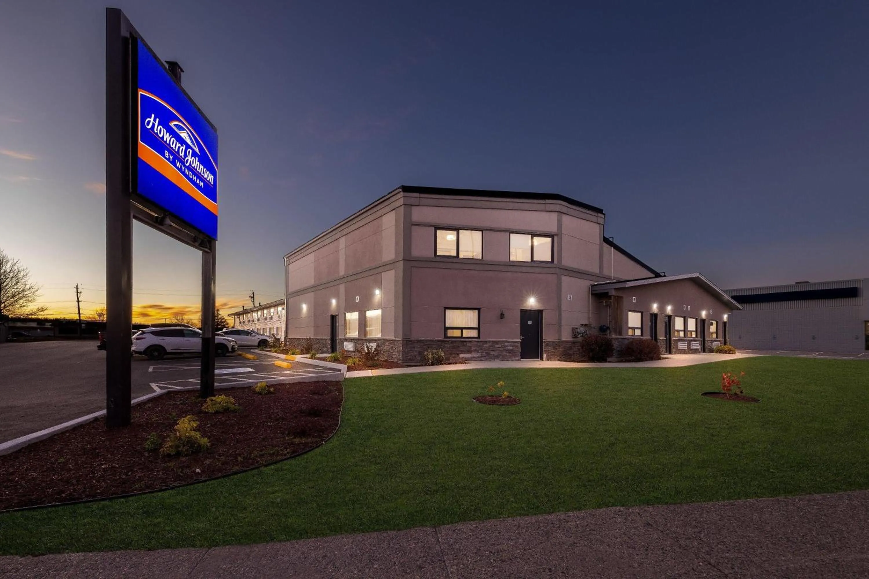 Property building in Howard Johnson by Wyndham Thunder Bay