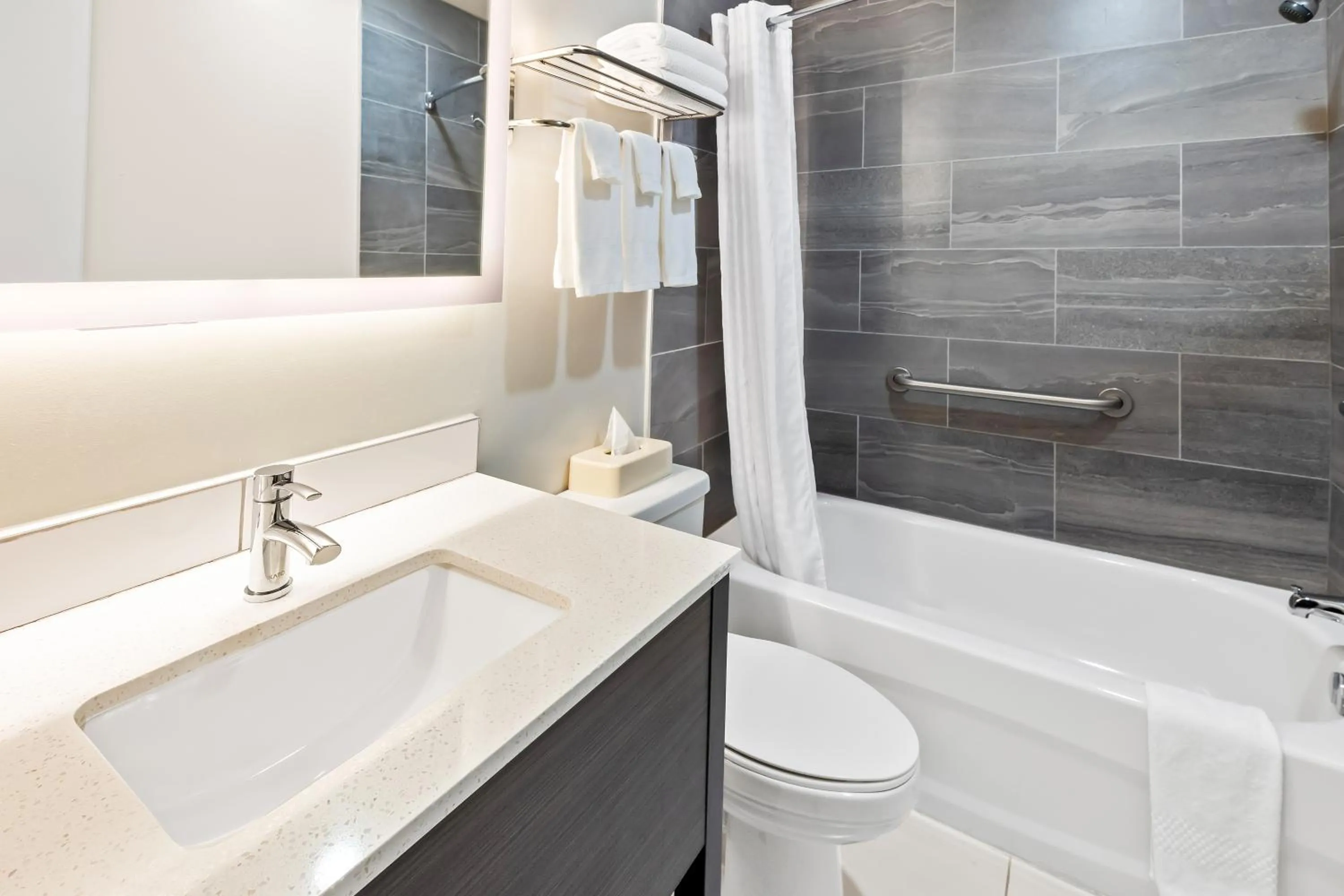 Howard Johnson by Wyndham Thunder Bay