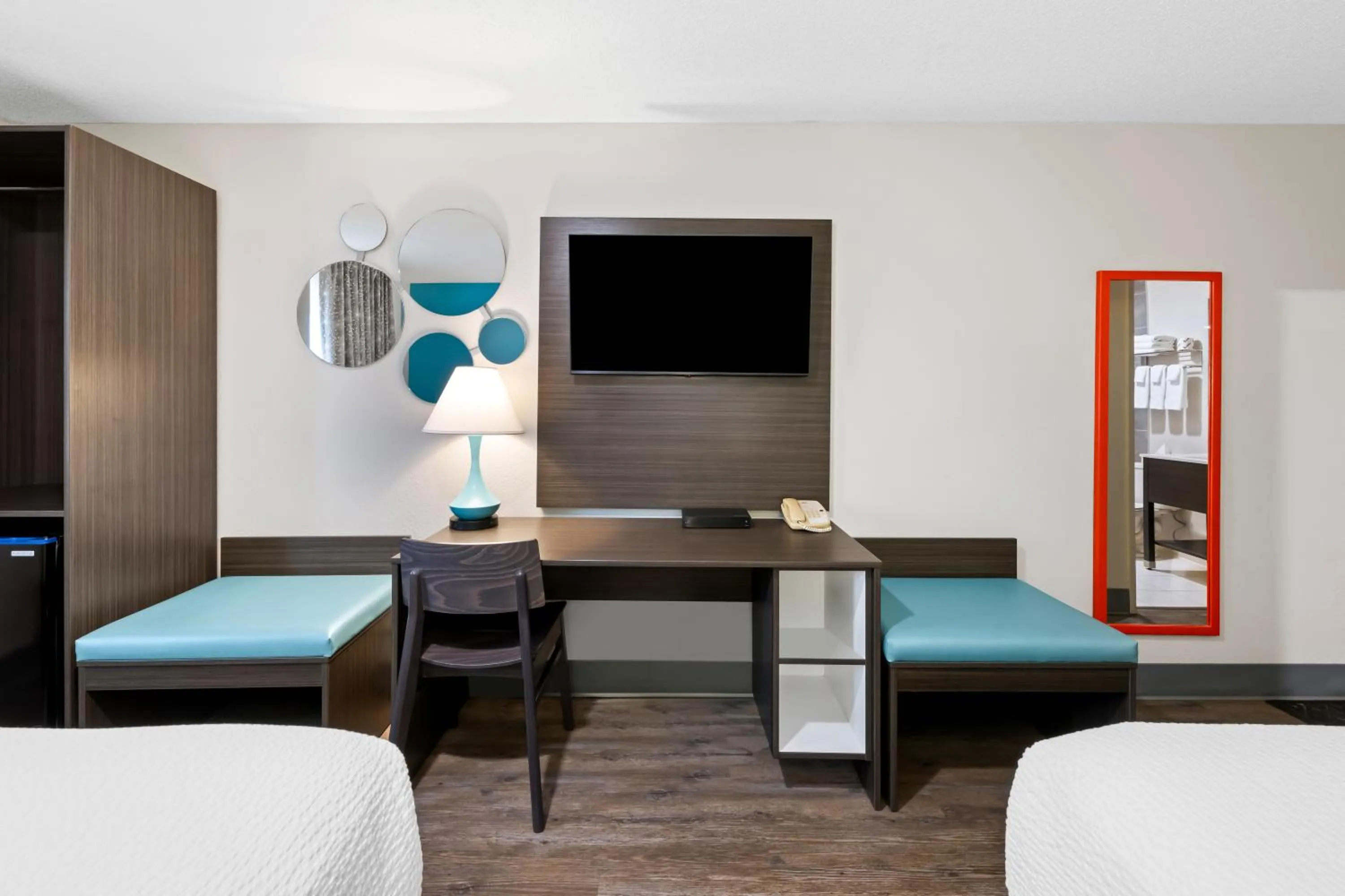 Bed in Howard Johnson by Wyndham Thunder Bay