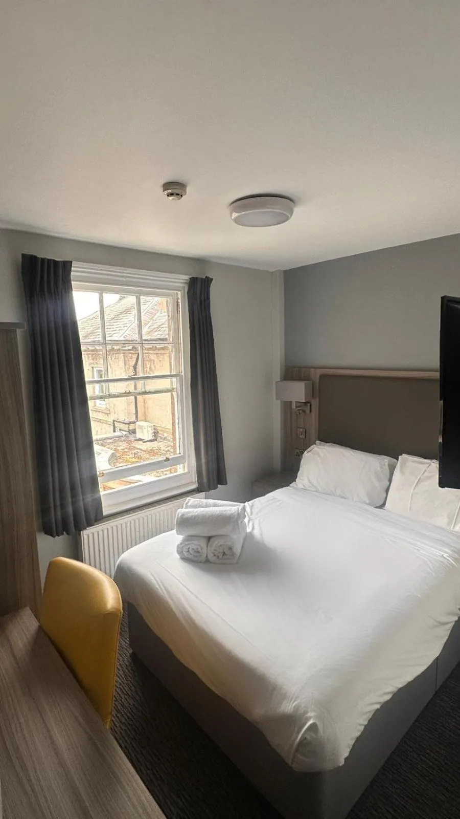 Bedroom, Bed in St Andrews Town Hotel