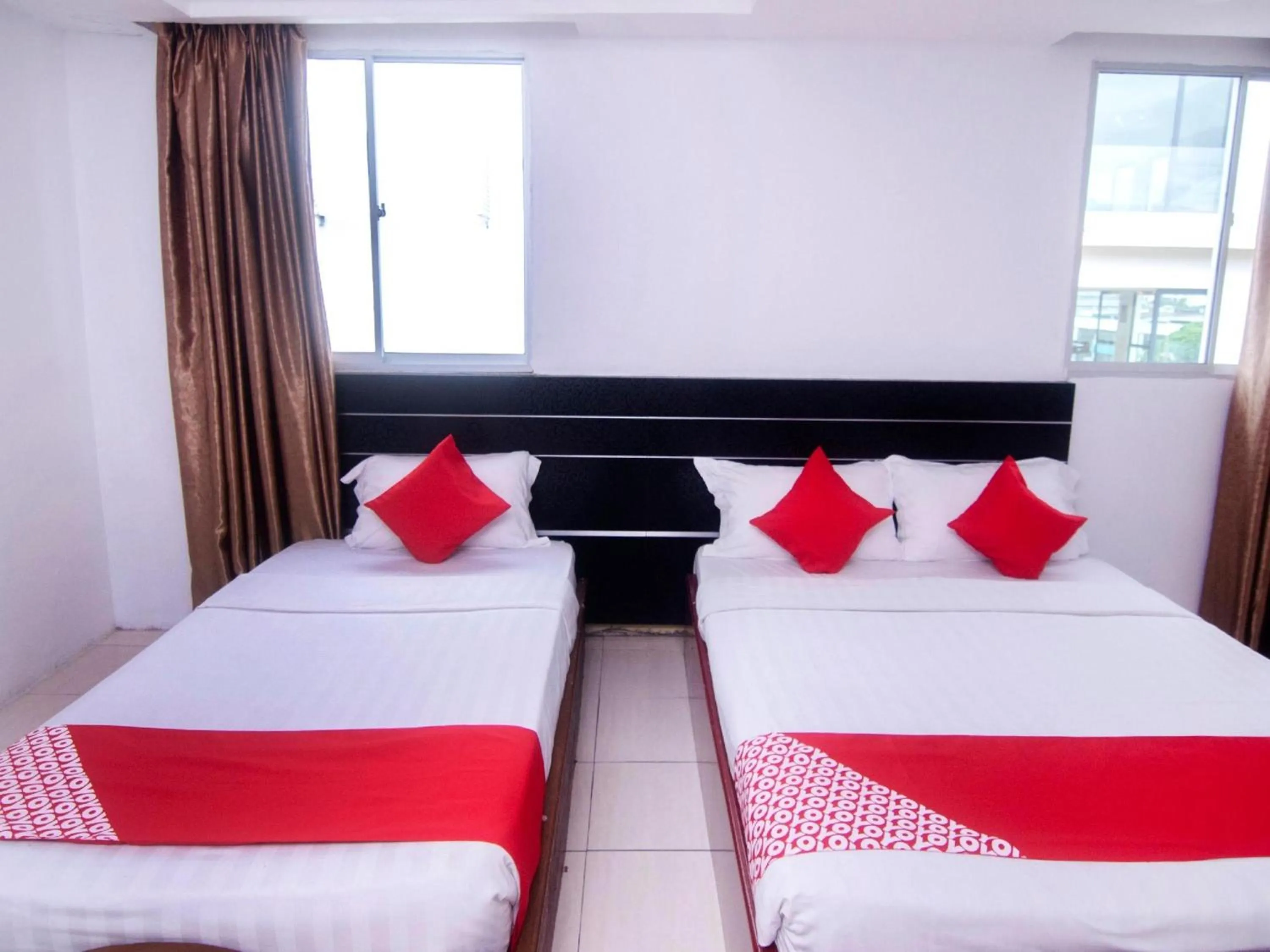 Photo of the whole room, Bed in Hotel O Mayfair Hotel