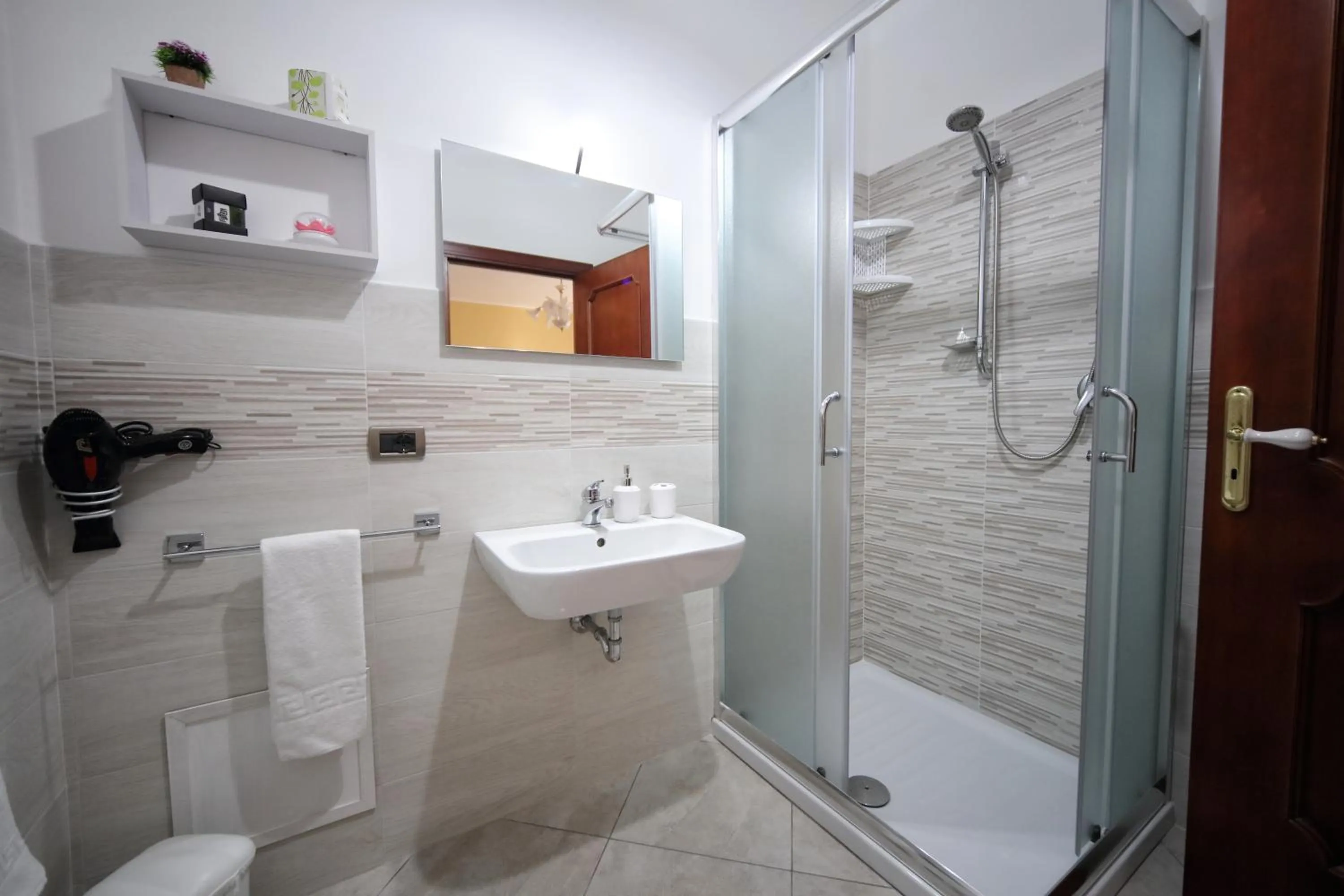 Shower in B&B Milena