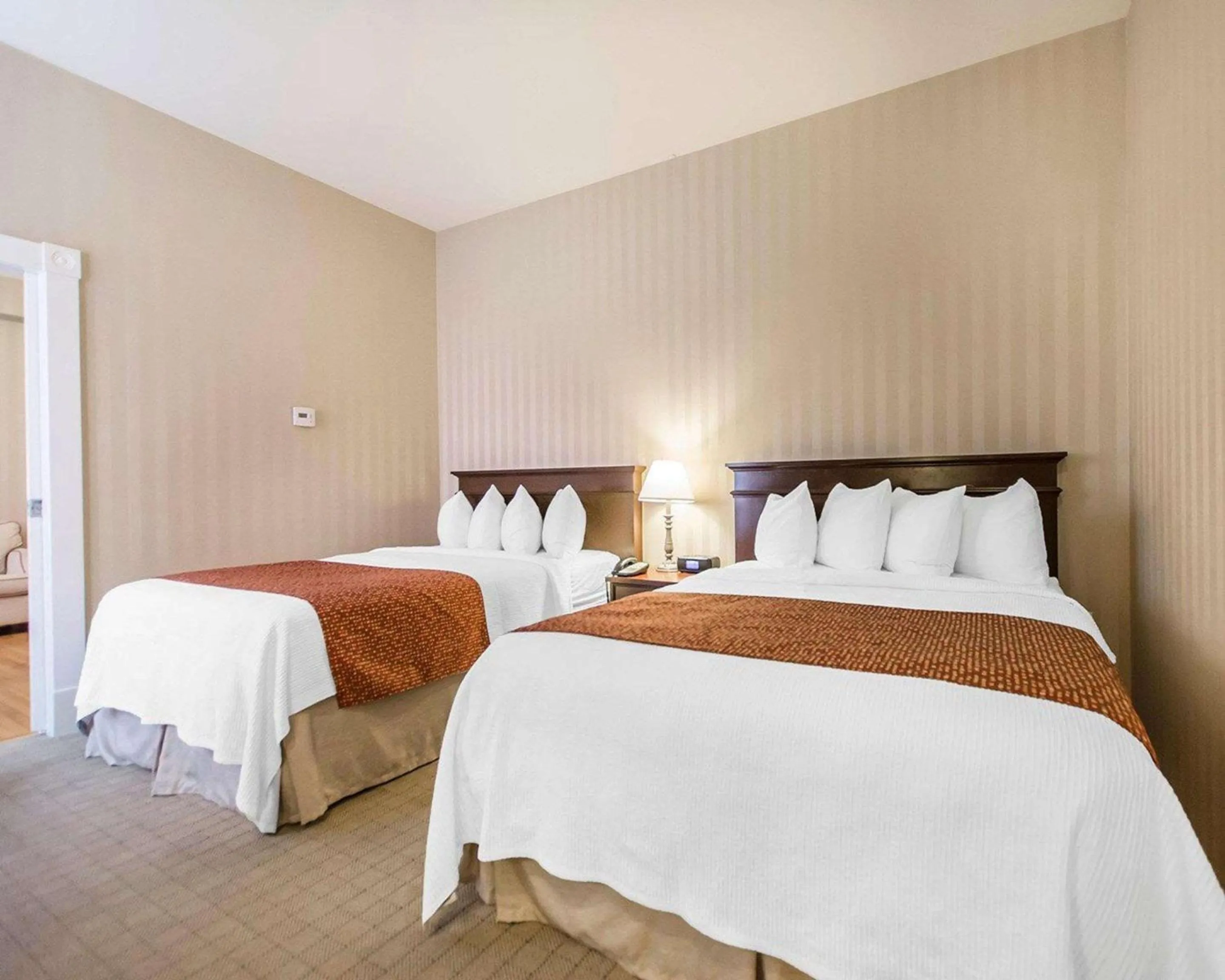 Bedroom, Bed in Quality Inn & Suites Downtown