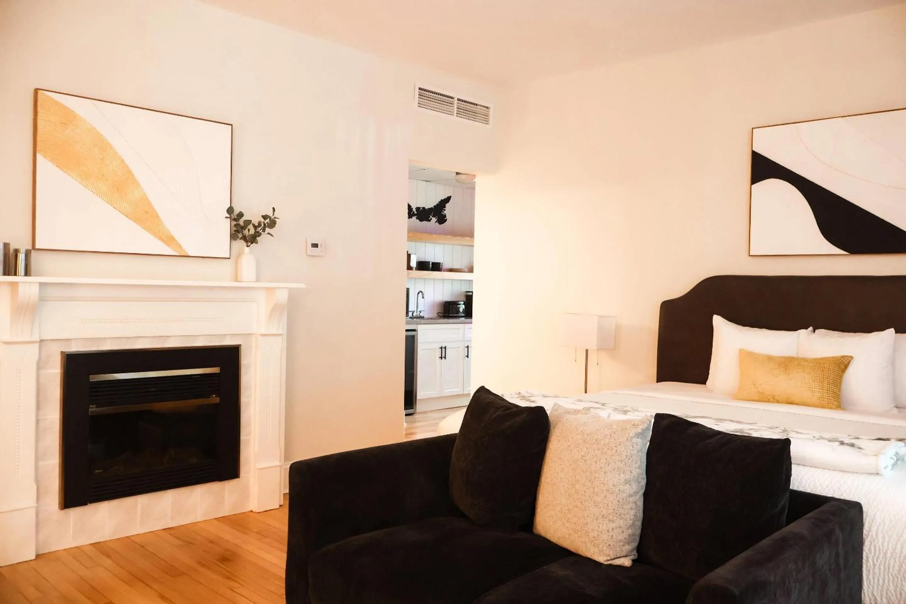 Bedroom, Bed in Quality Inn & Suites Downtown