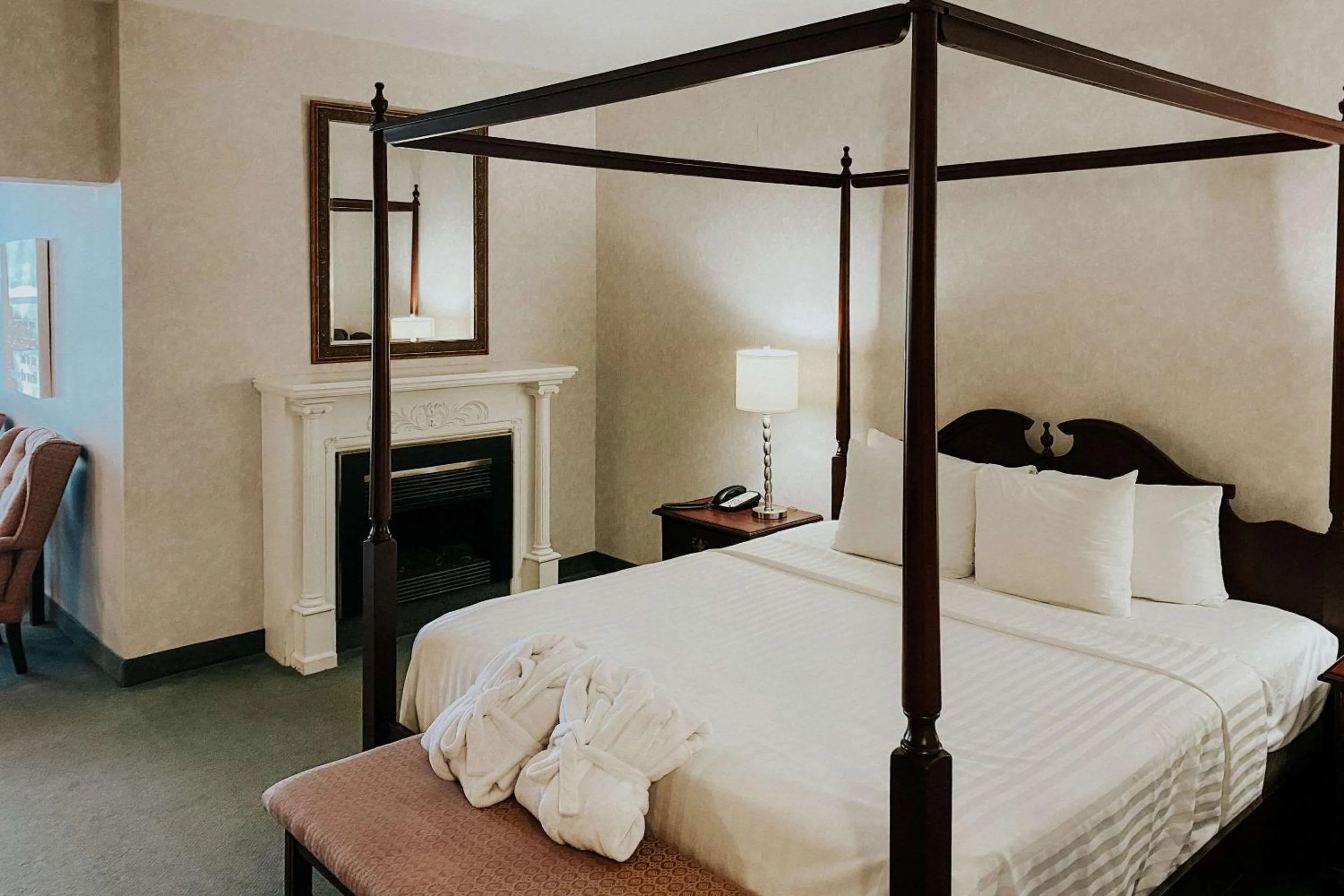 Bedroom, Bed in Quality Inn & Suites Downtown