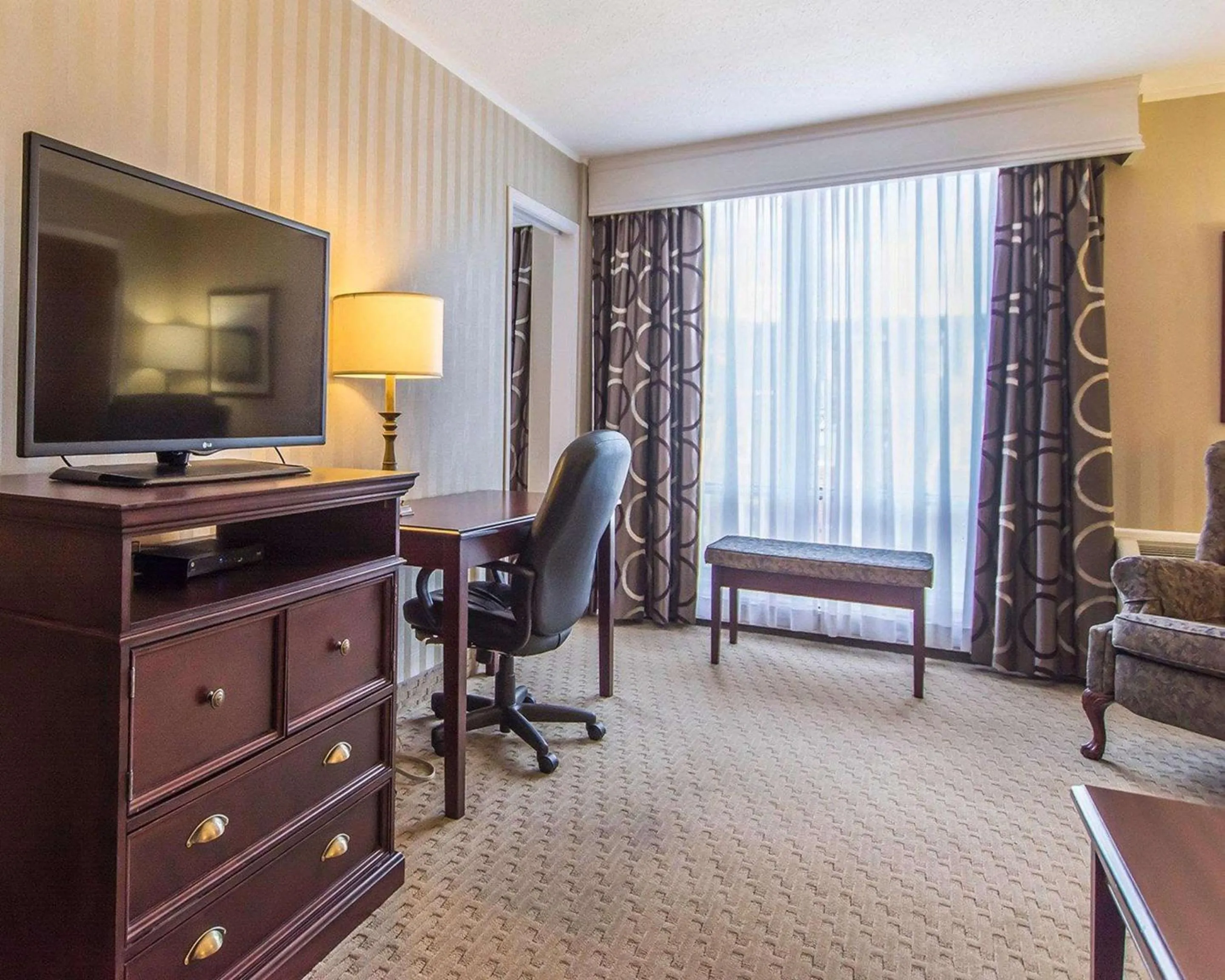 Bedroom in Quality Inn & Suites Downtown