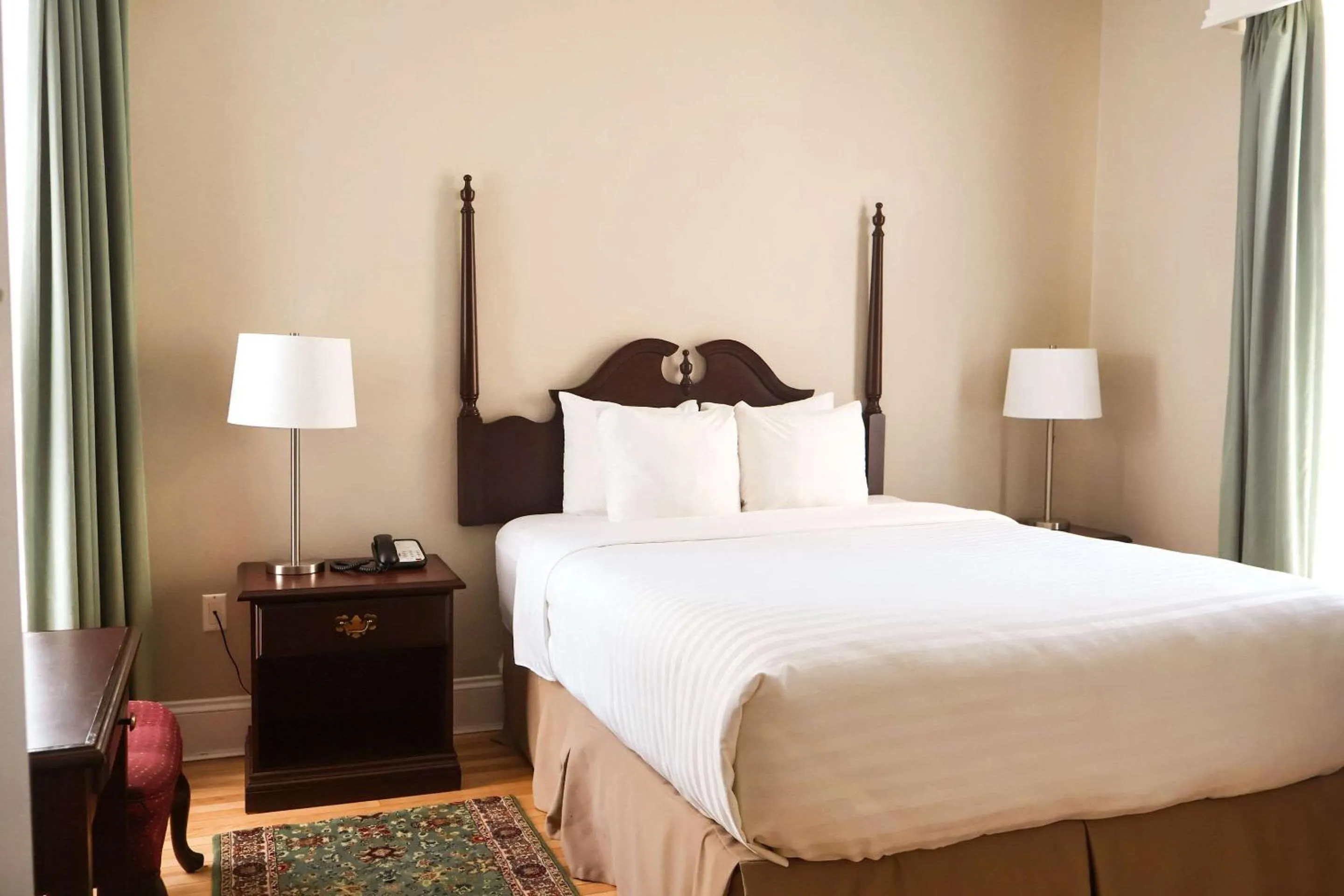 Bedroom, Bed in Quality Inn & Suites Downtown