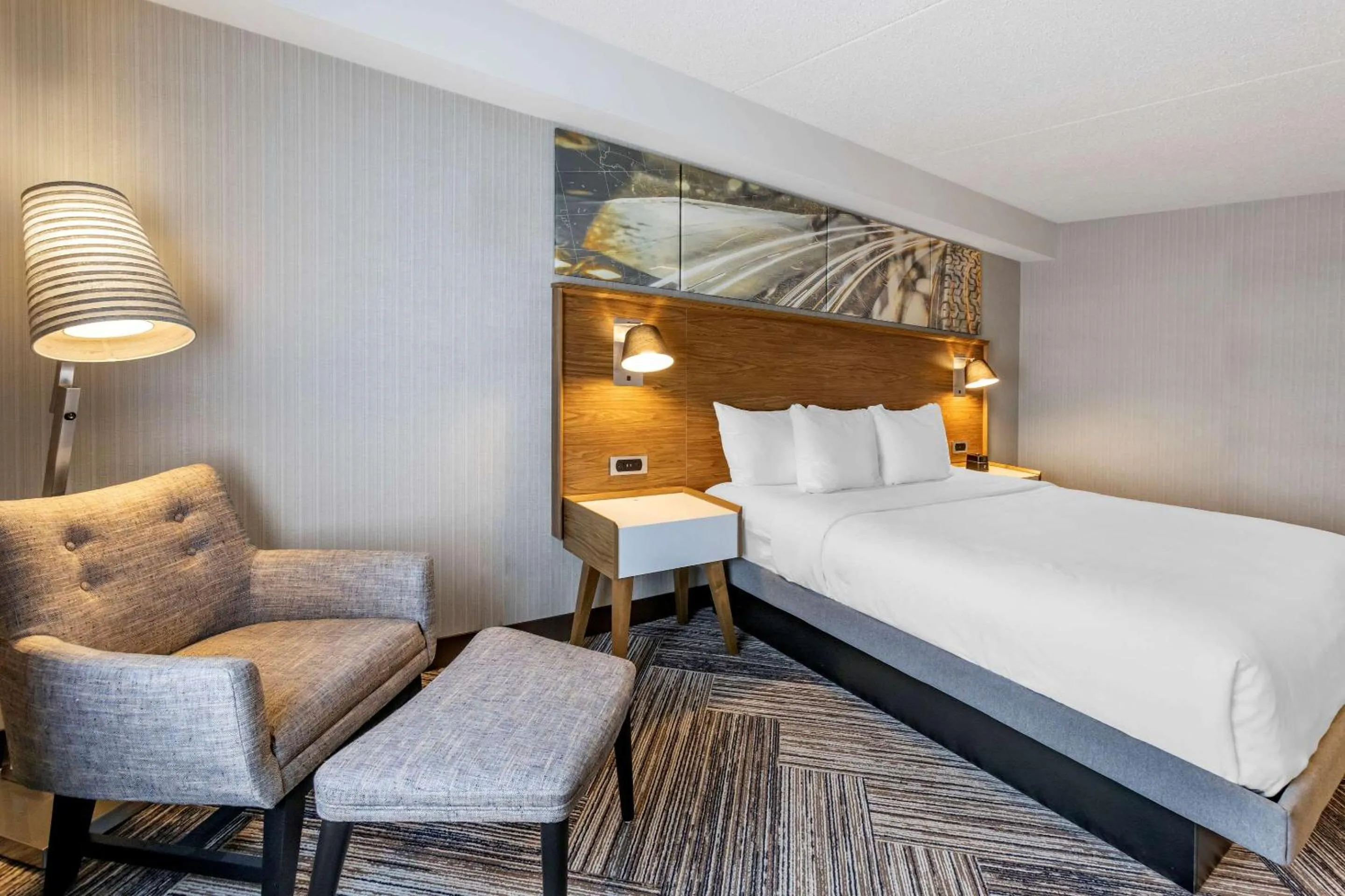 Photo of the whole room, Bed in Comfort Inn