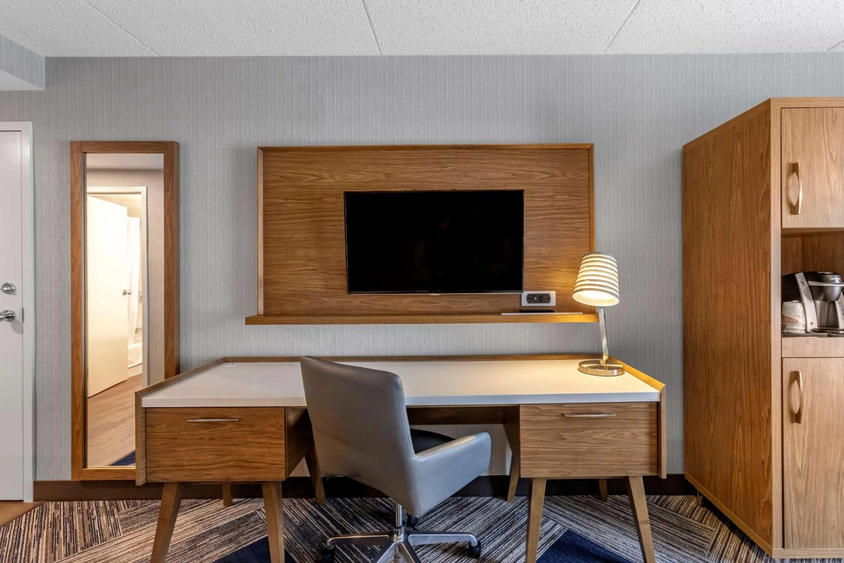 Photo of the whole room in Comfort Inn