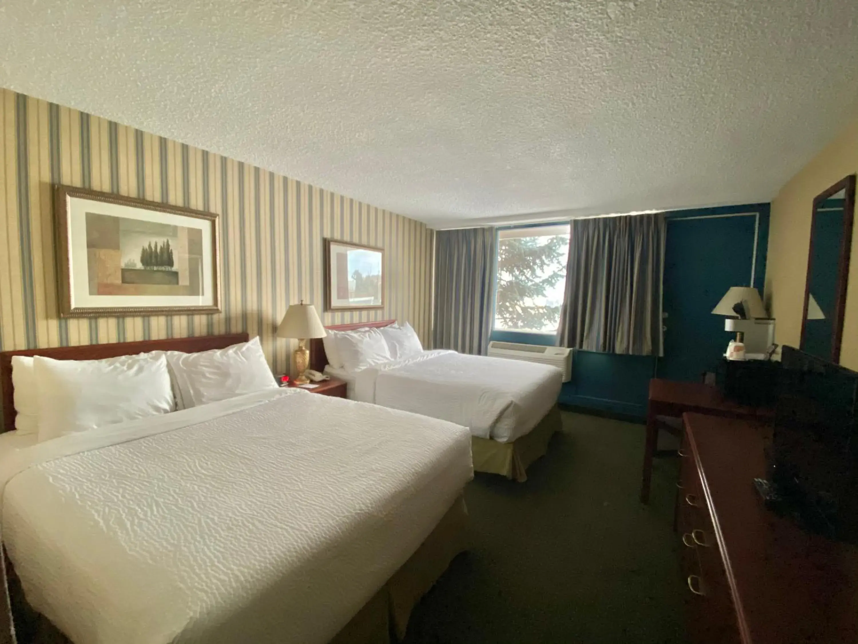 Suite with Two Queen Beds - Non-Smoking in Ramada by Wyndham Whitecourt Suite with Two Queen Beds - Non-Smoking in Ramada by Wyndham Whitecourt