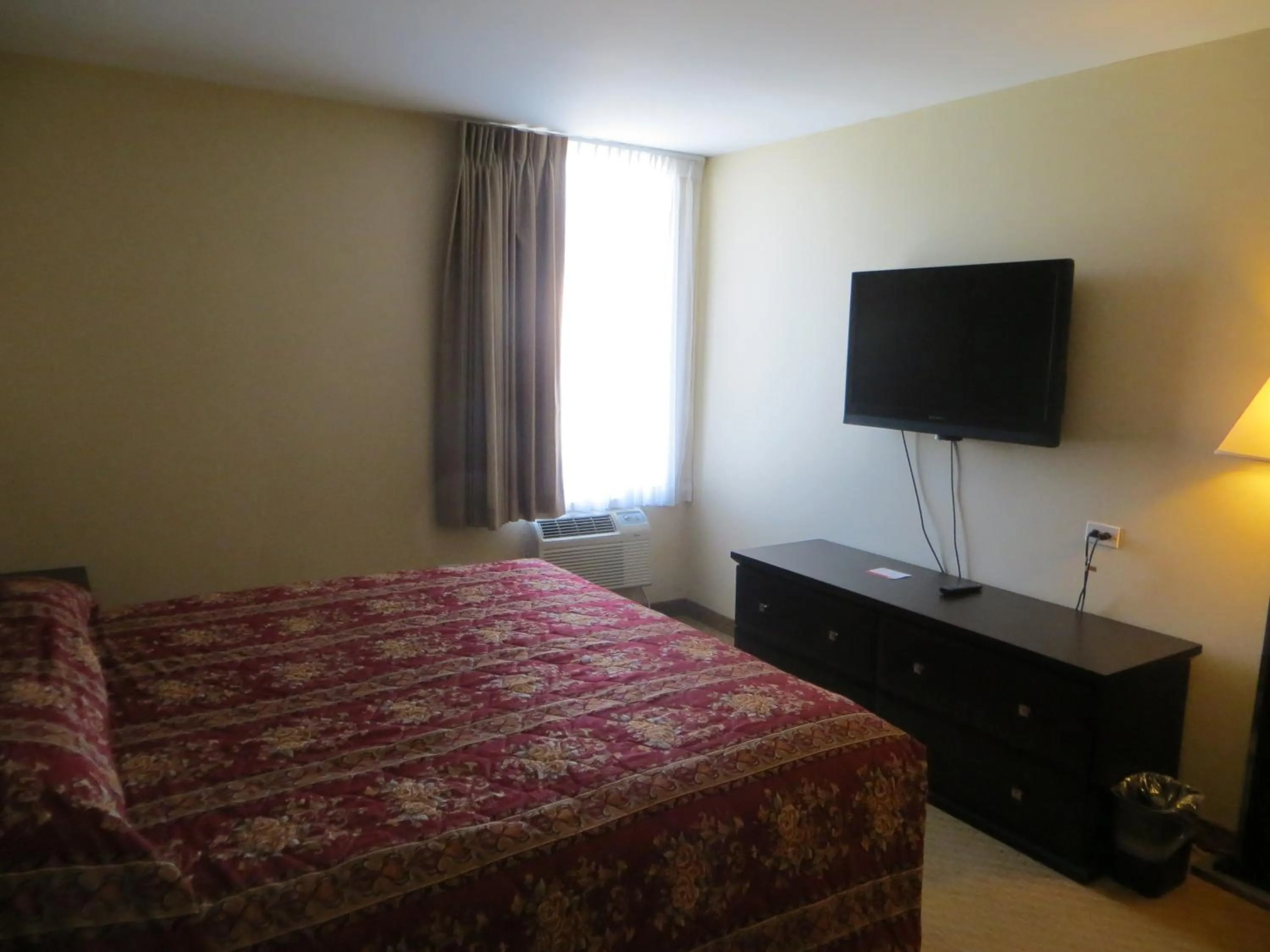 TV and multimedia, TV/Entertainment Center in New Lodge Winnipeg