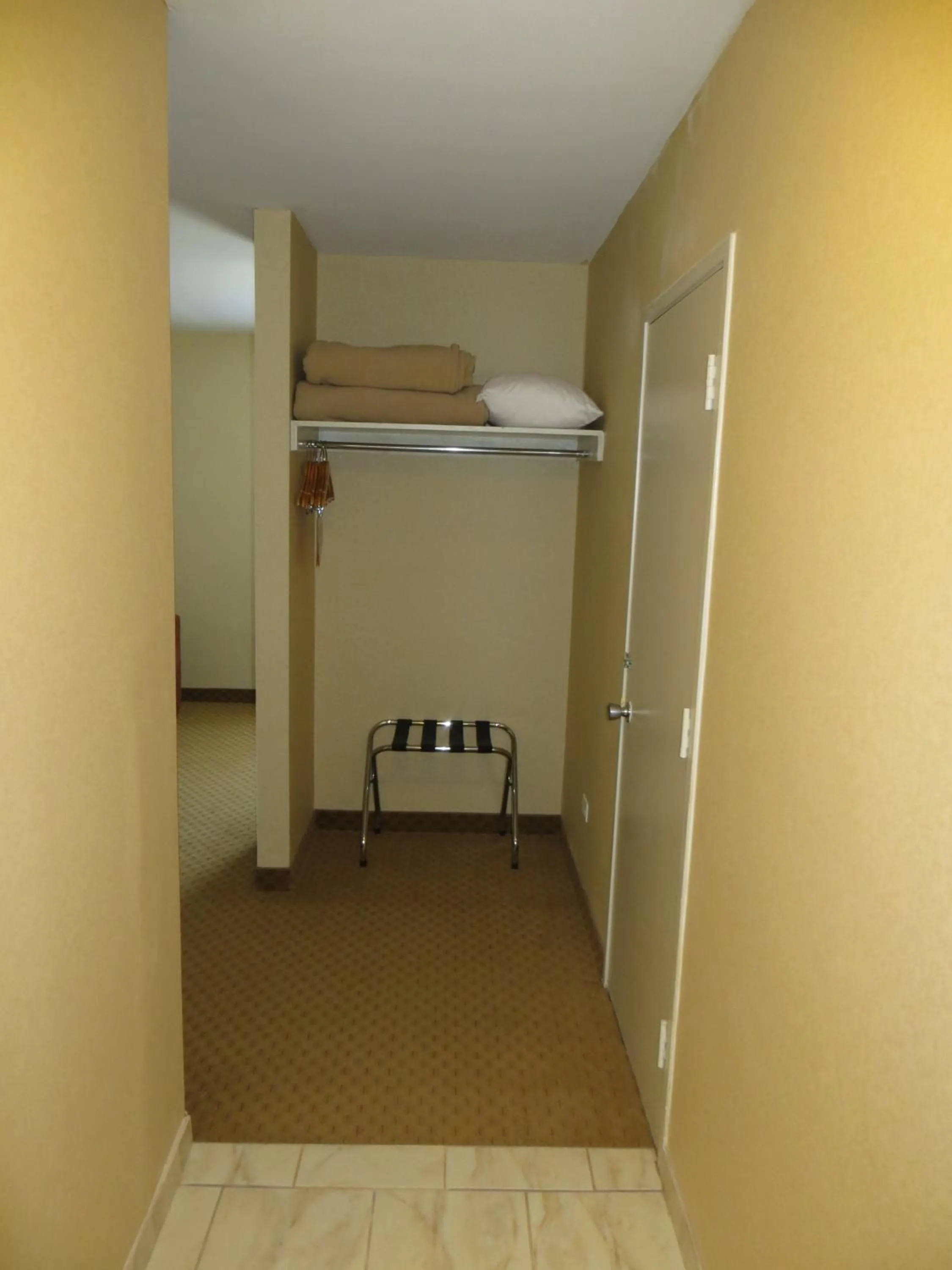 Bathroom, Bunk Bed in New Lodge Winnipeg