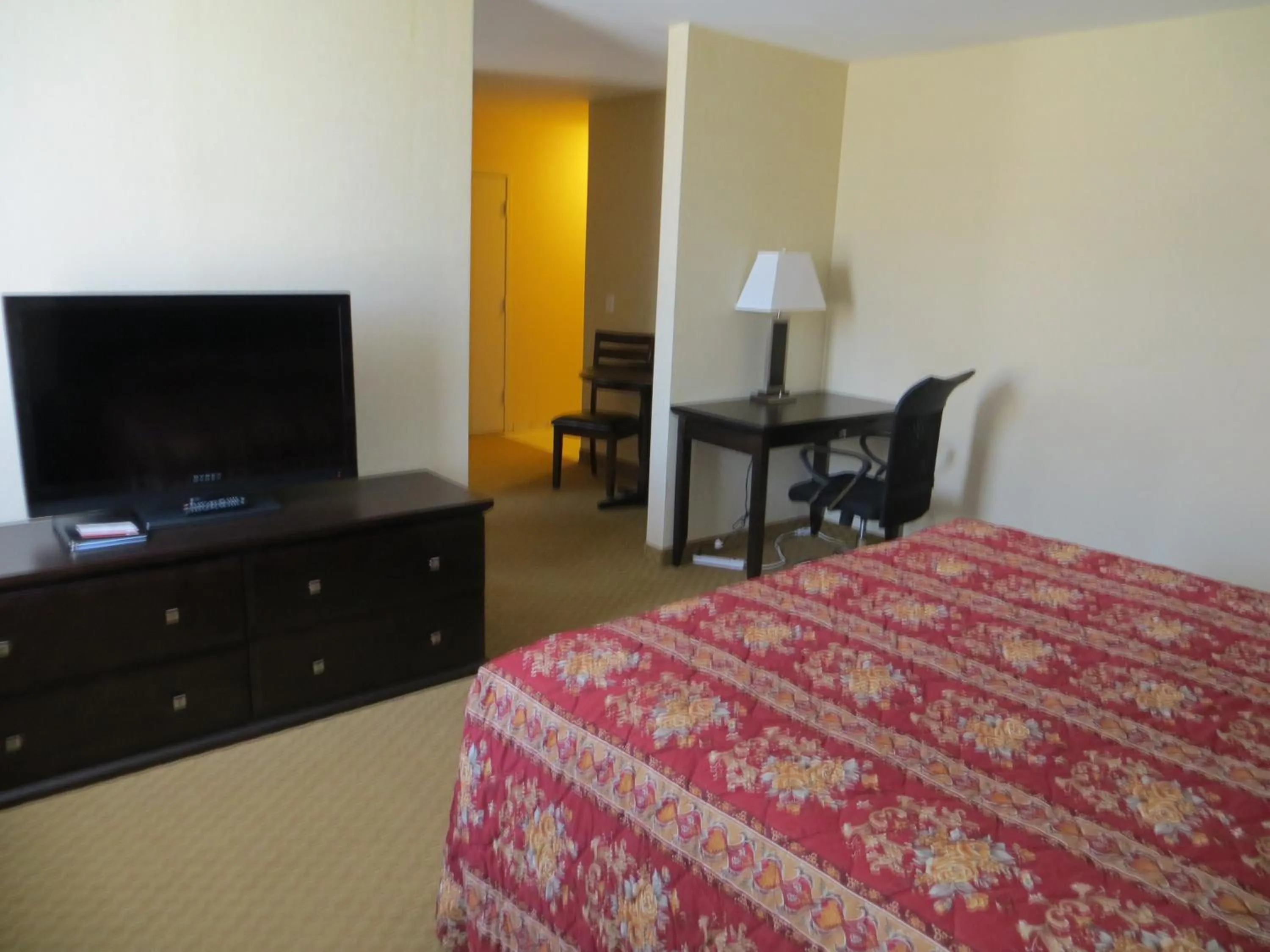 TV and multimedia, TV/Entertainment Center in New Lodge Winnipeg