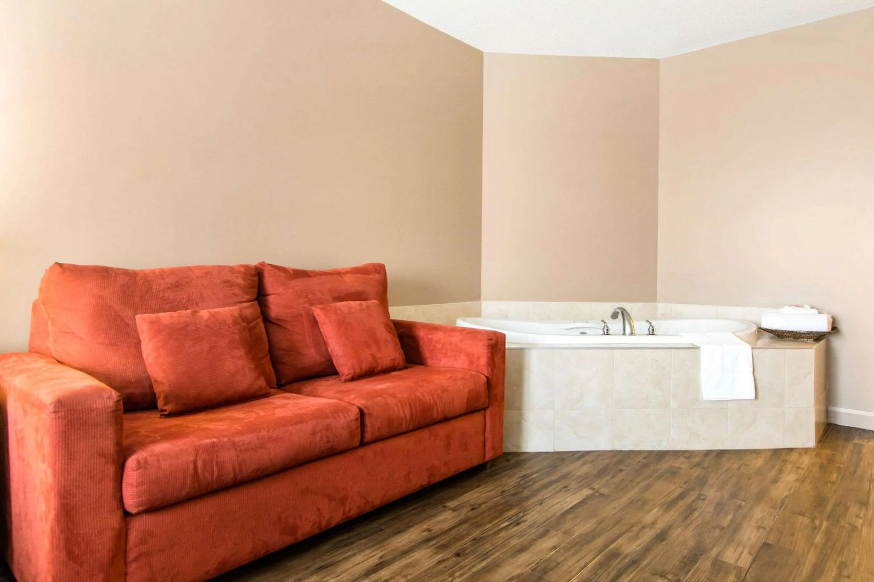 Photo of the whole room in Econo Lodge Inn & Suites