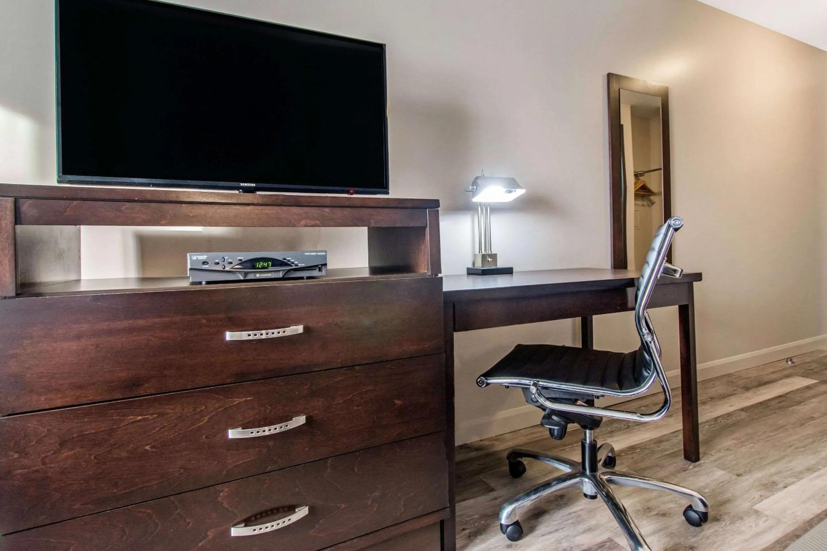 Photo of the whole room in Econo Lodge Inn & Suites