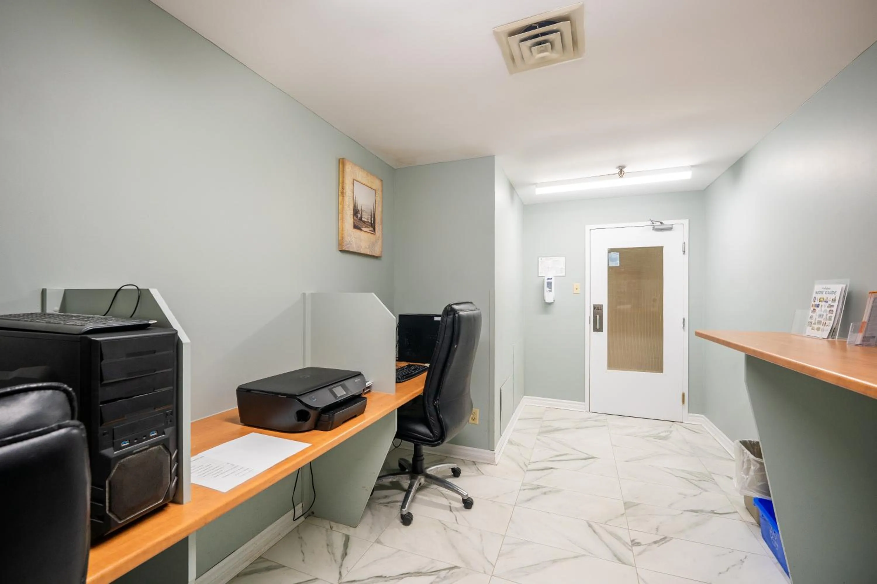 Business facilities in HFX Airport Hotel