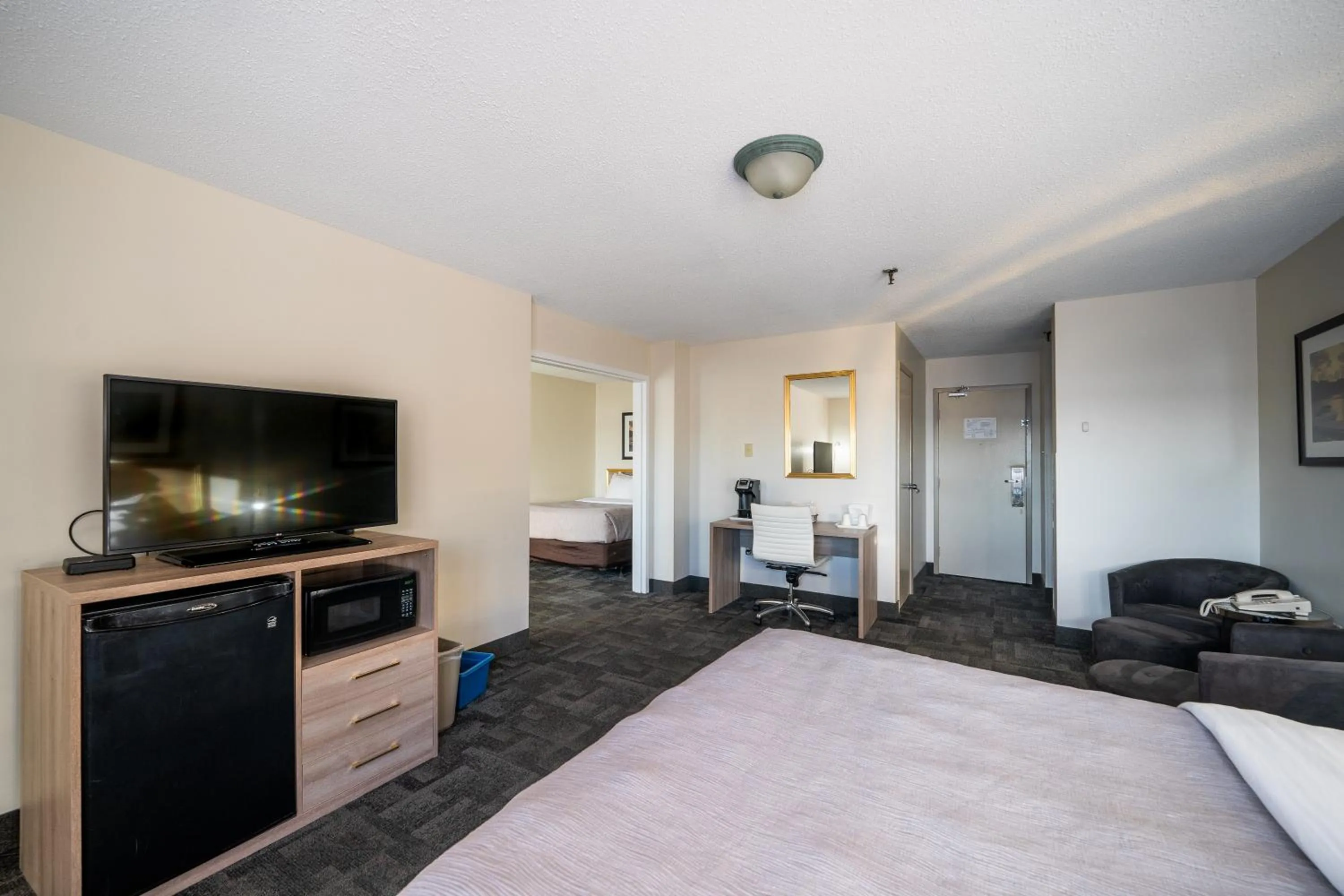 Bedroom, Bed in HFX Airport Hotel