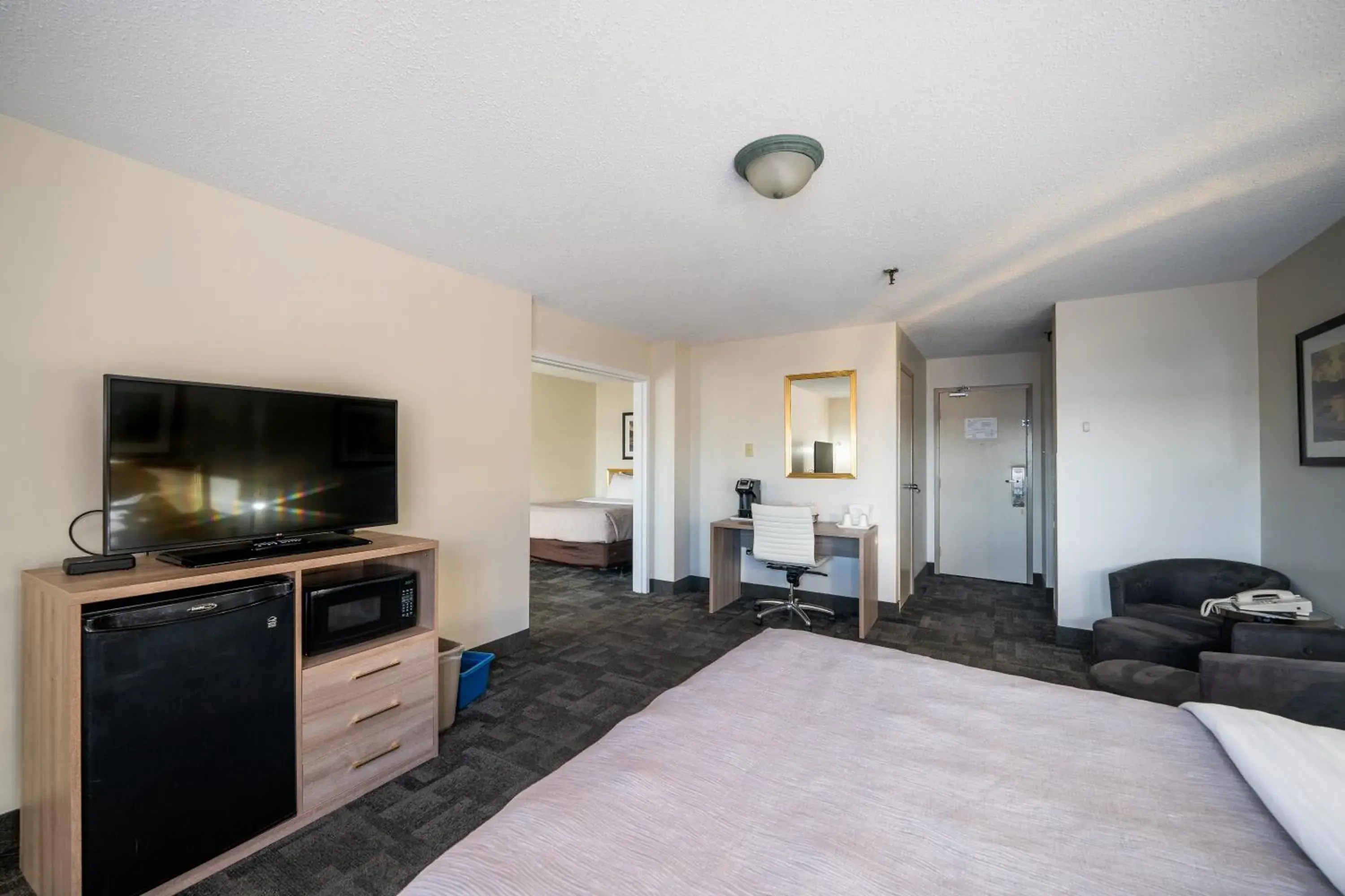 Queen Suite in HFX Airport Hotel Queen Suite in HFX Airport Hotel