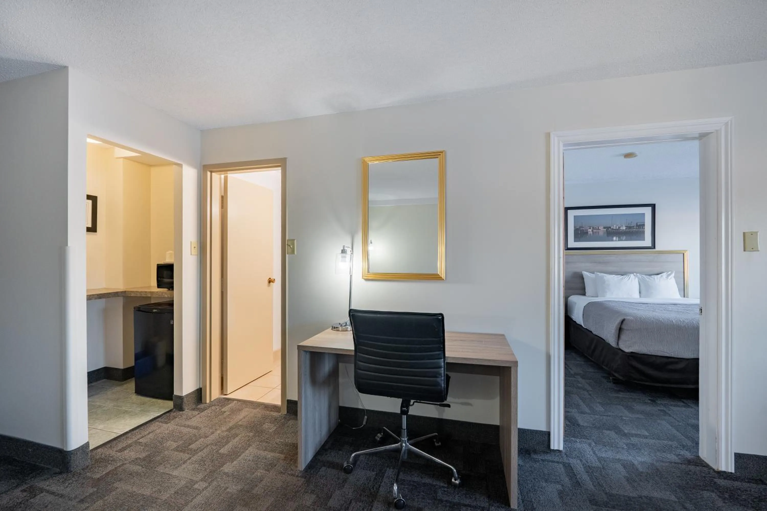 Living room, Bed in HFX Airport Hotel