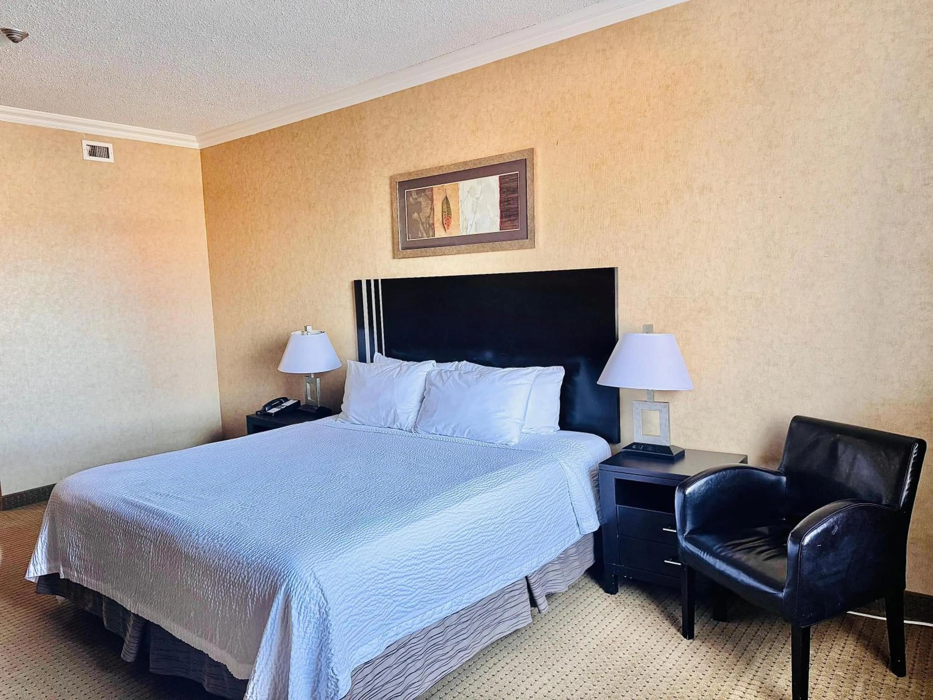 Bed in Travelodge by Wyndham Prince Albert