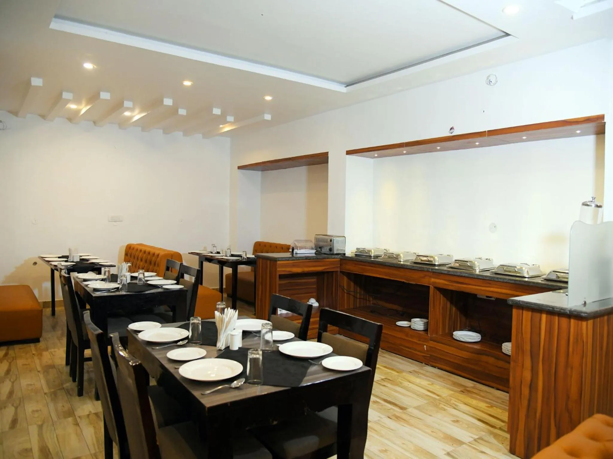 Restaurant/places to eat in Hotel Trinity Heights