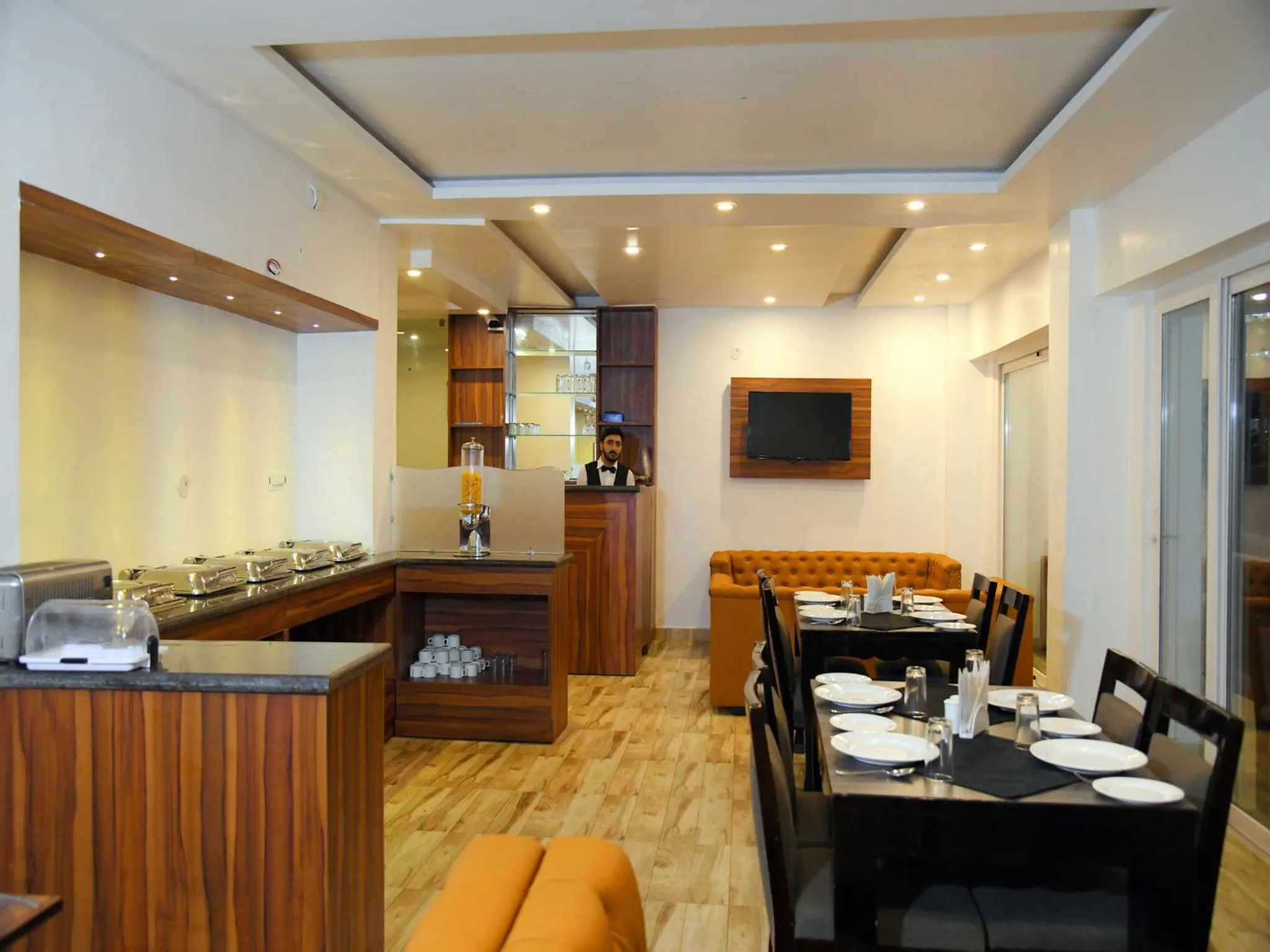 Restaurant/places to eat in Hotel Trinity Heights