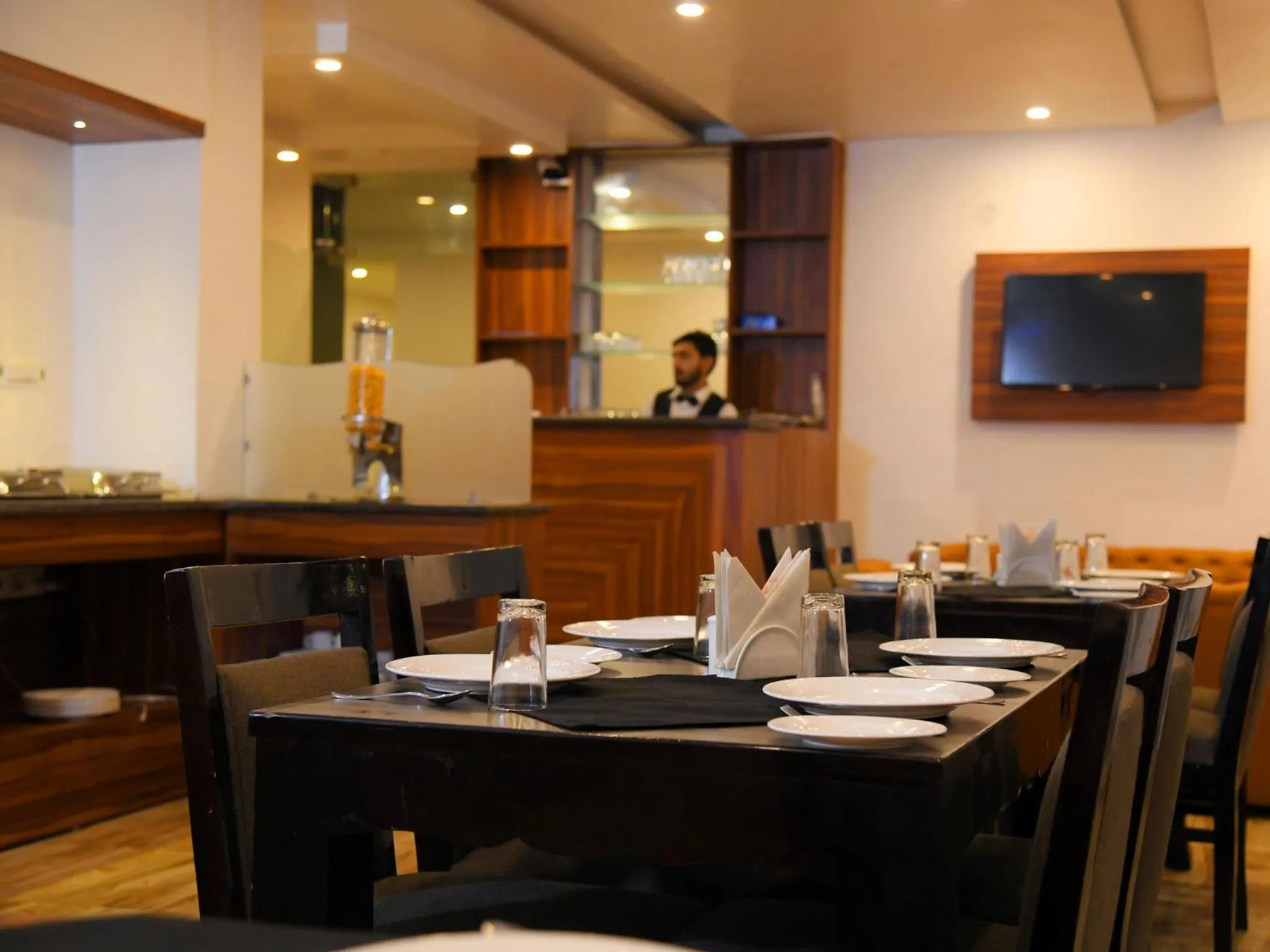 Restaurant/places to eat in Hotel Trinity Heights