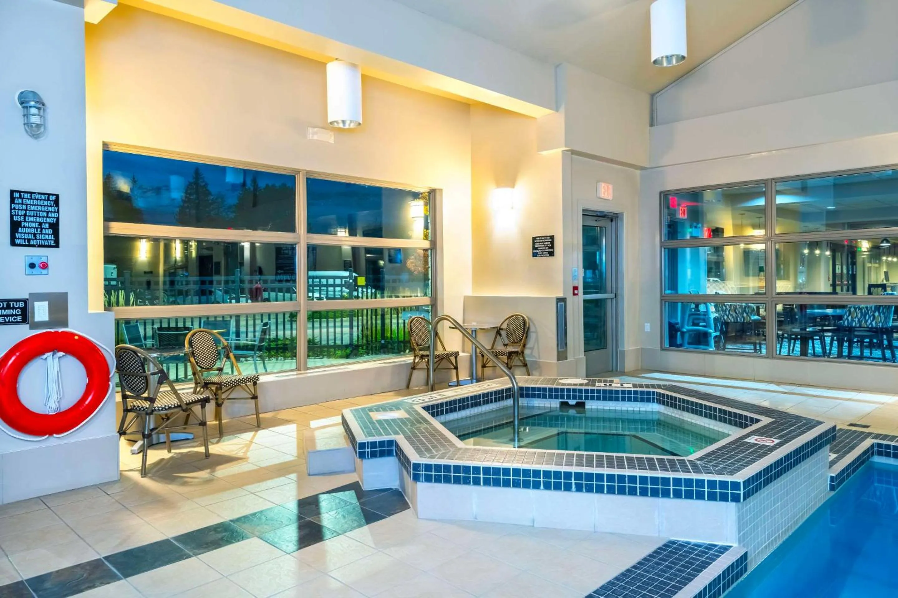 Swimming pool in Quality Inn & Suites
