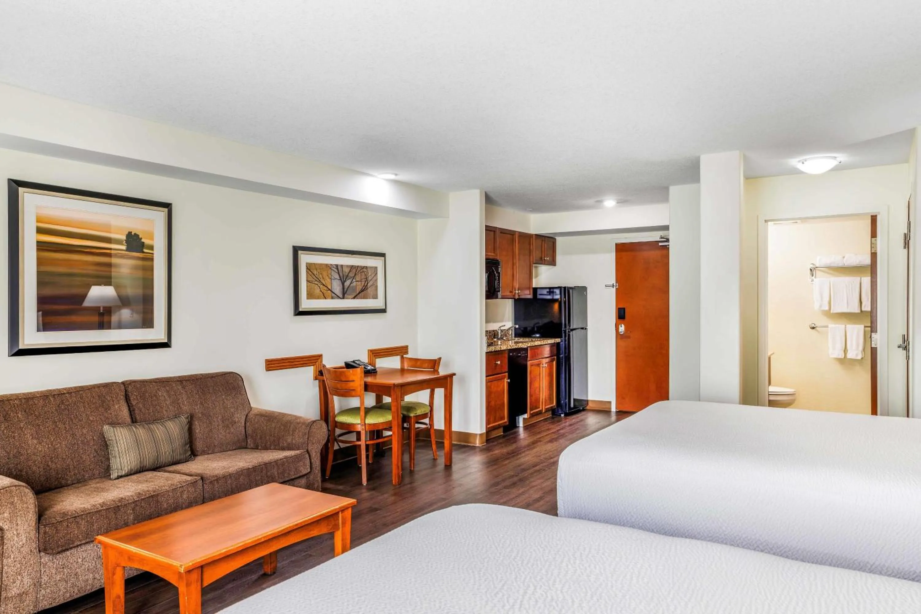 Photo of the whole room, Bed in Days Inn & Suites by Wyndham Sherwood Park Edmonton