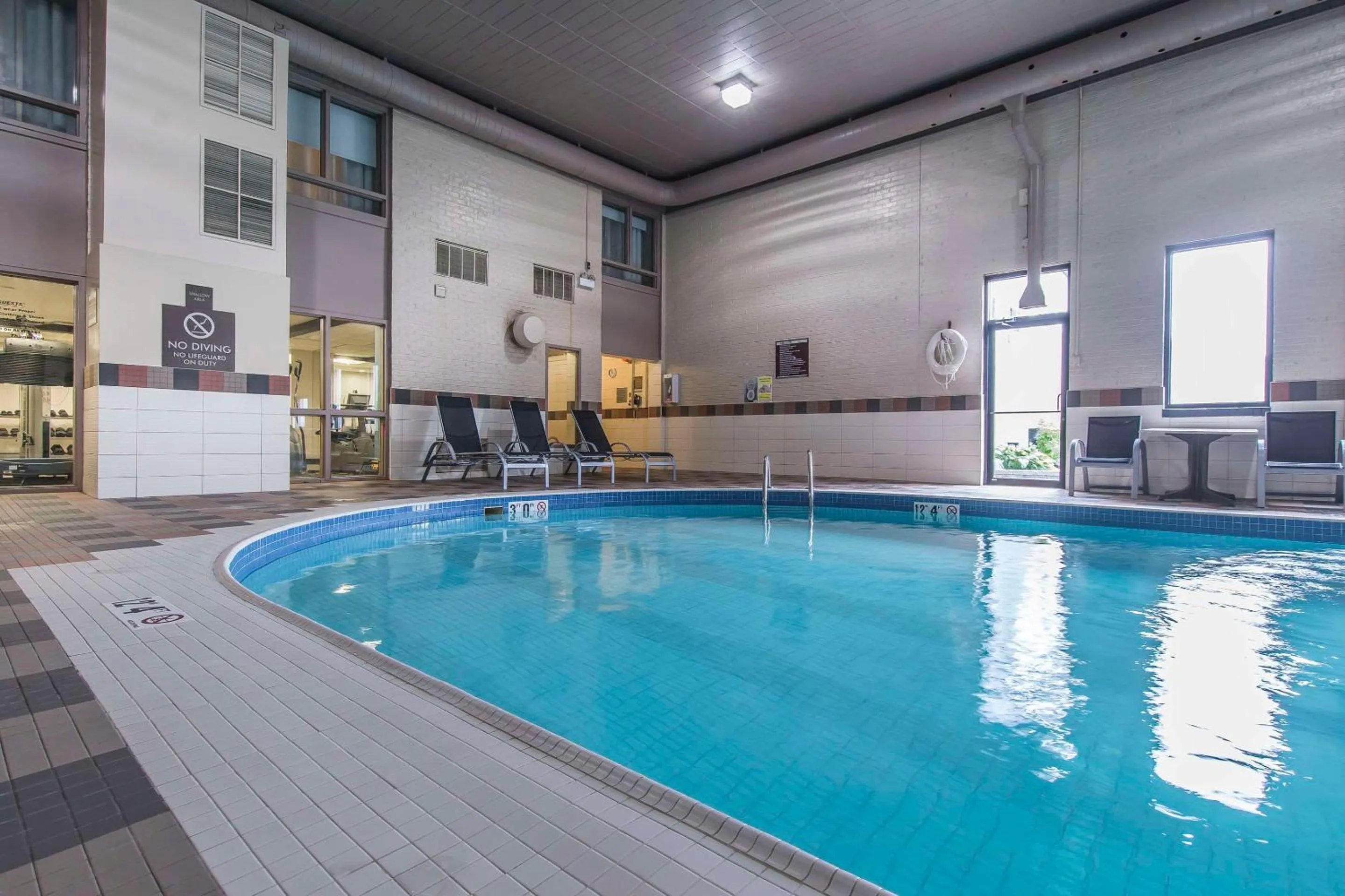 Swimming pool in Quattro Hotel & Conf Centre, an Ascend Collection Hotel