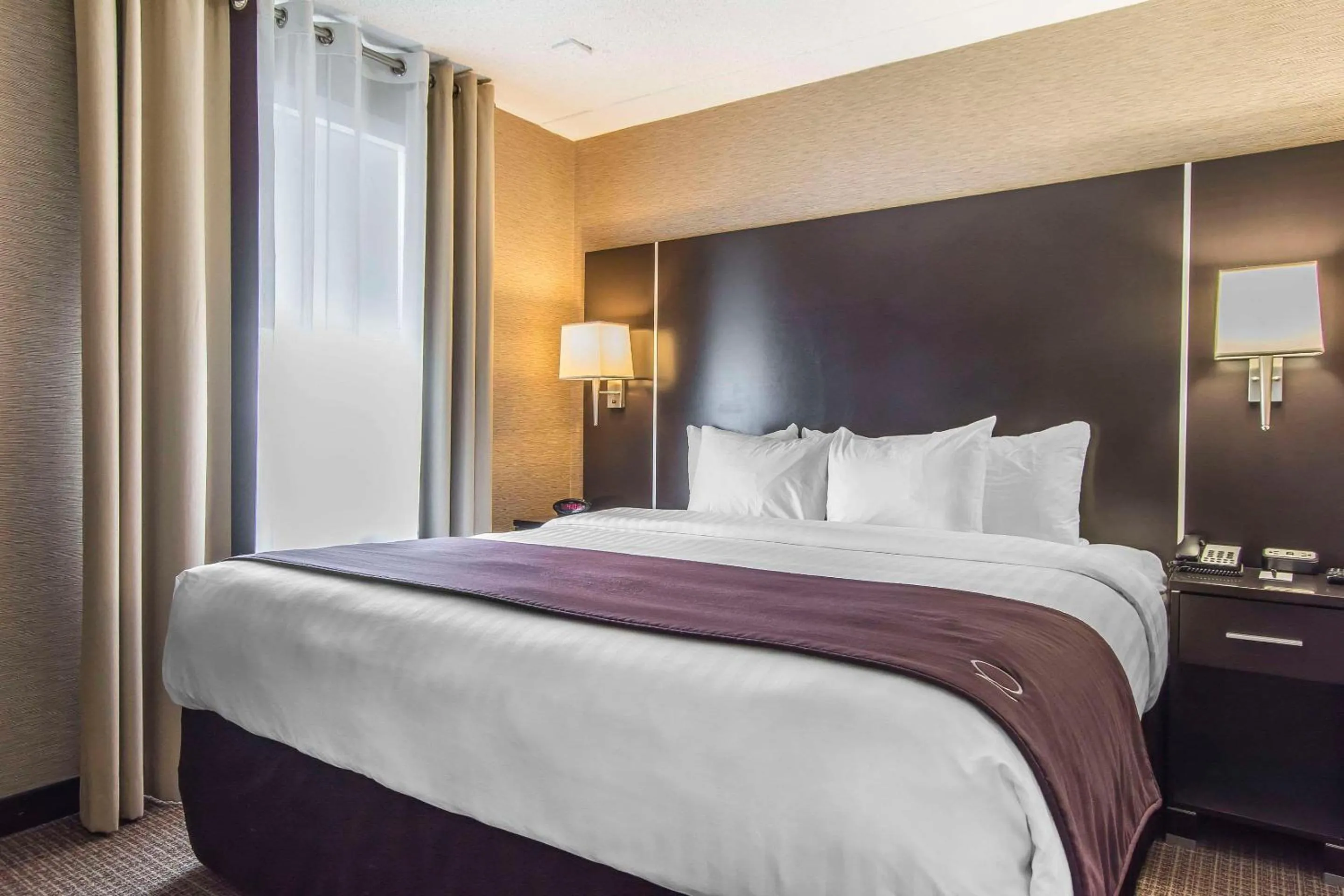 Bedroom, Bed in Quattro Hotel & Conf Centre, an Ascend Collection Hotel