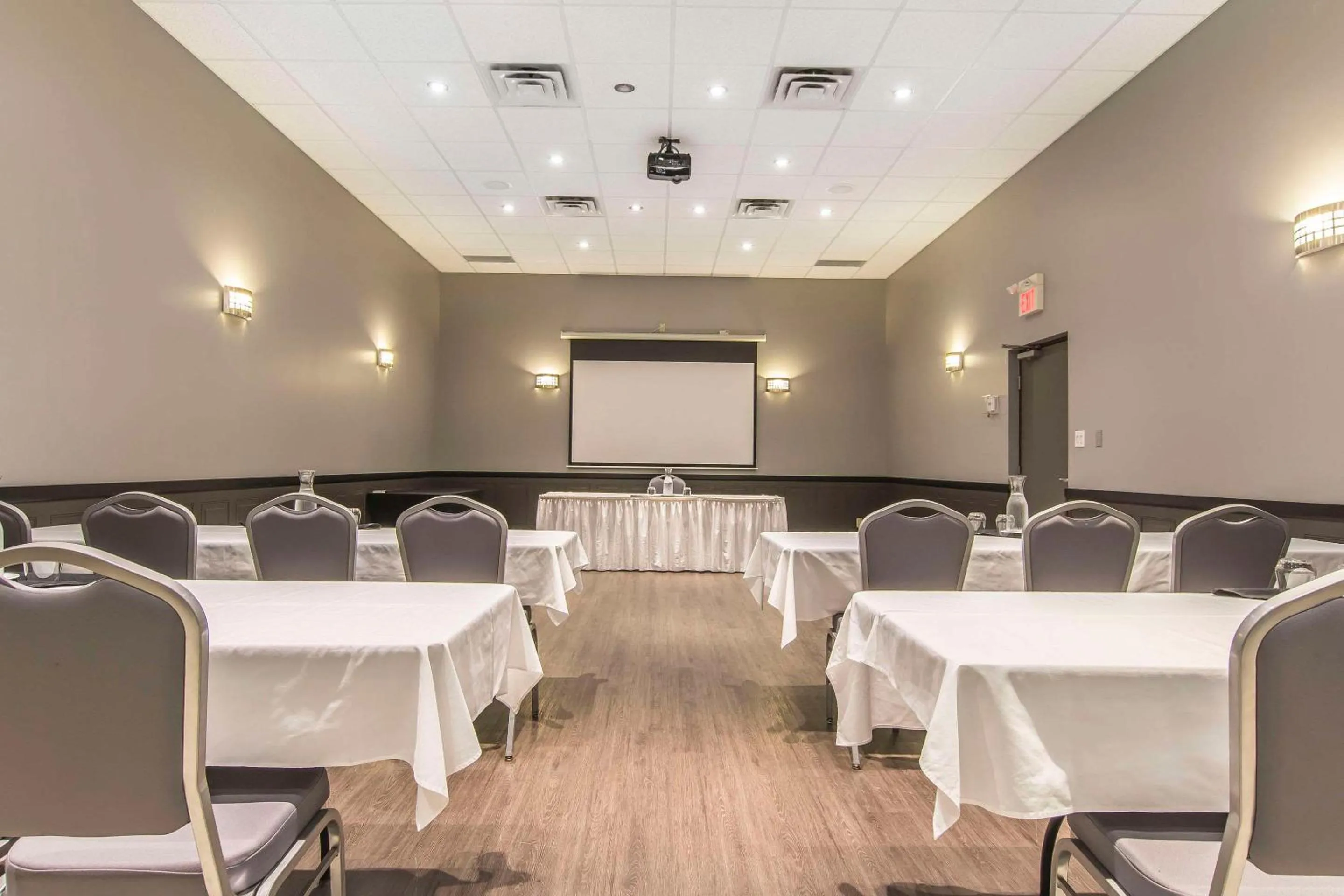 Meeting/conference room in Quattro Hotel & Conf Centre, an Ascend Collection Hotel