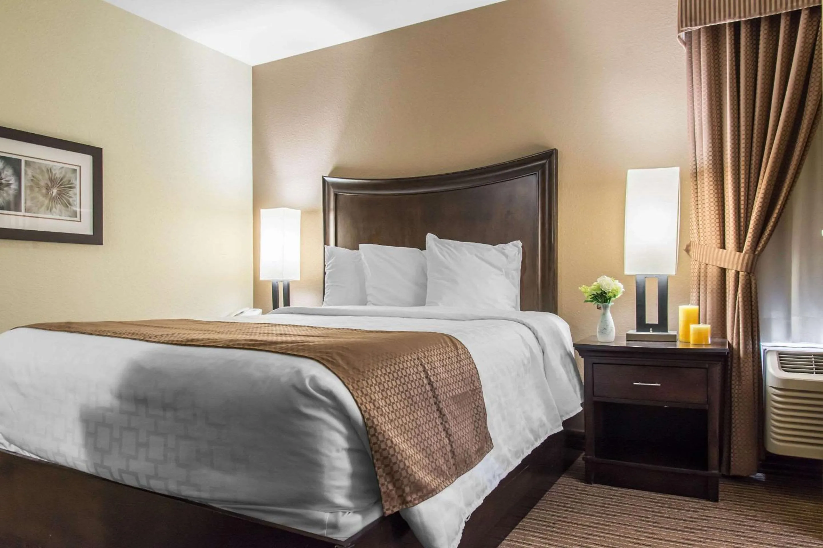 Bedroom, Bed in MainStay Suites Winnipeg