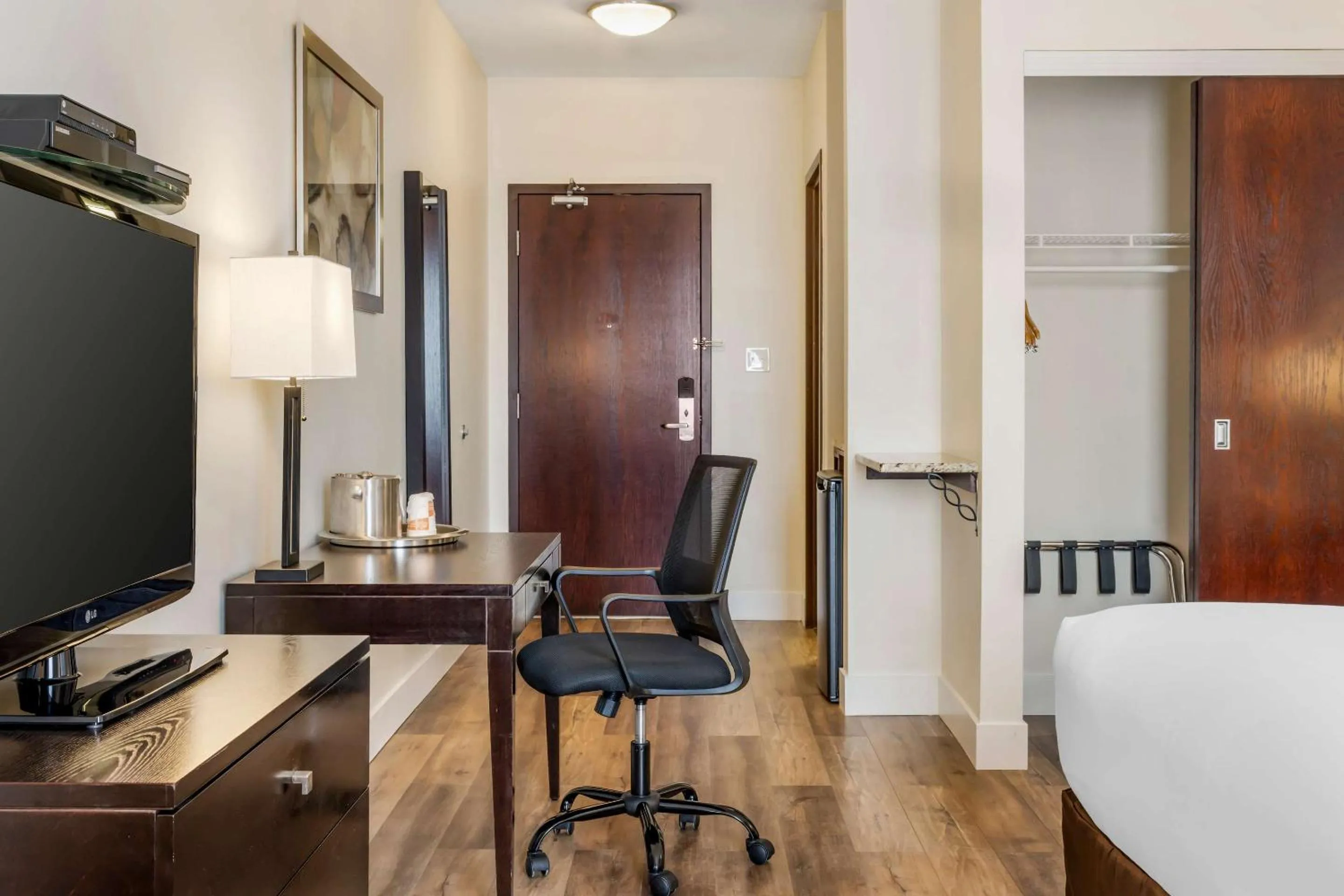 Bedroom in Comfort Hotel Bayer's Lake