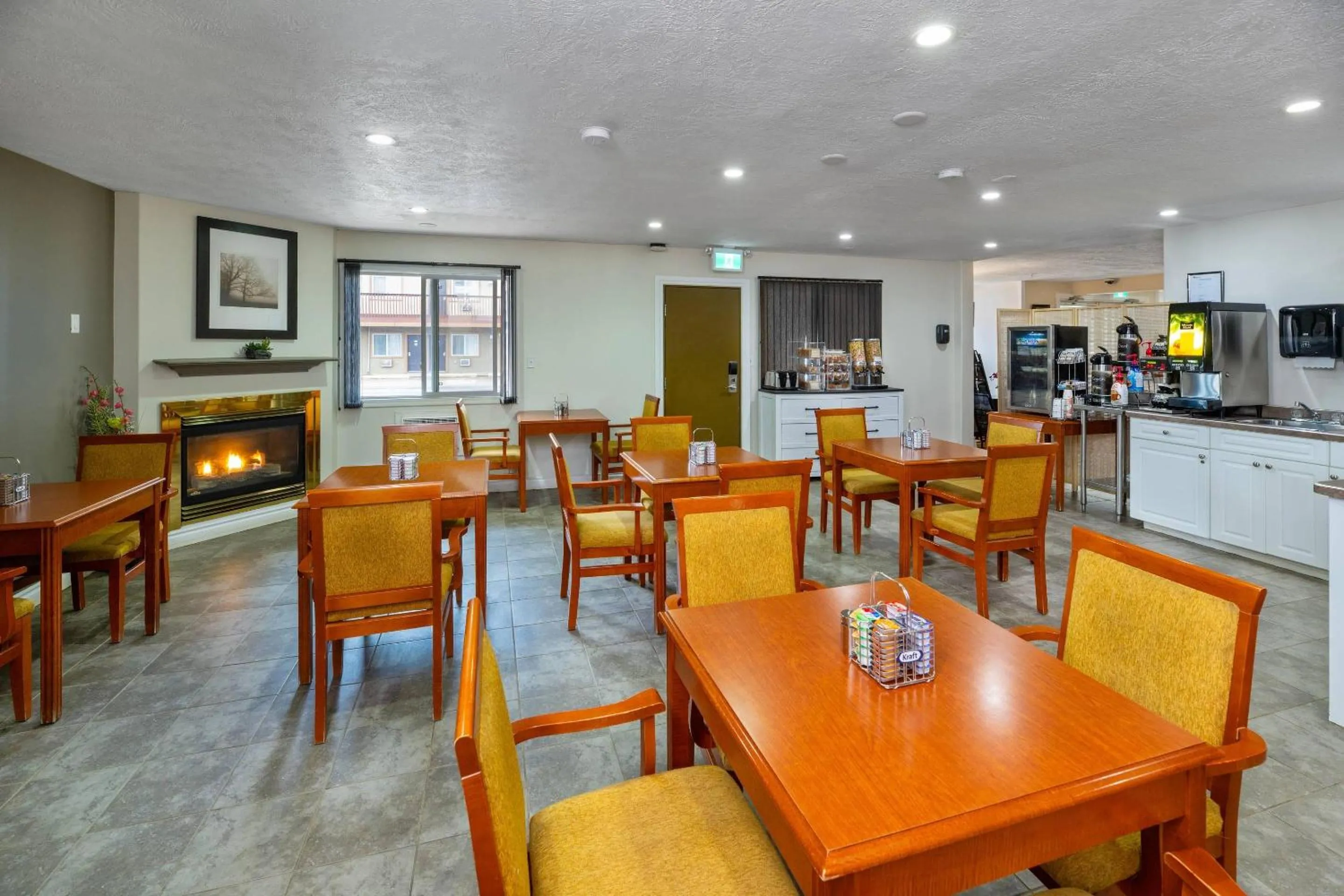 Breakfast in Econo Lodge Inn & Suites High Level