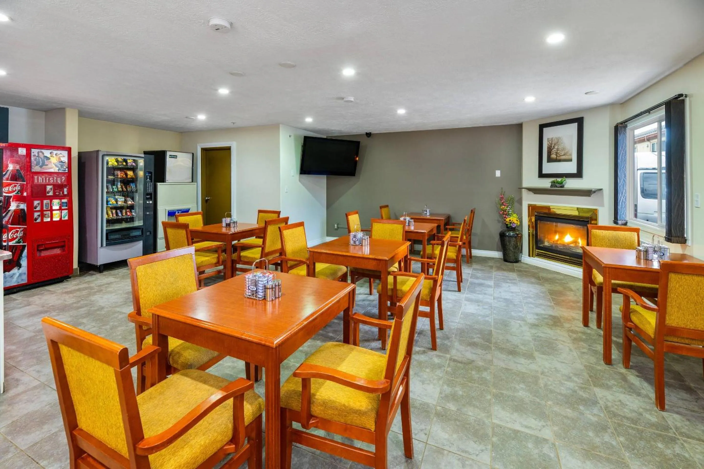 Breakfast in Econo Lodge Inn & Suites High Level