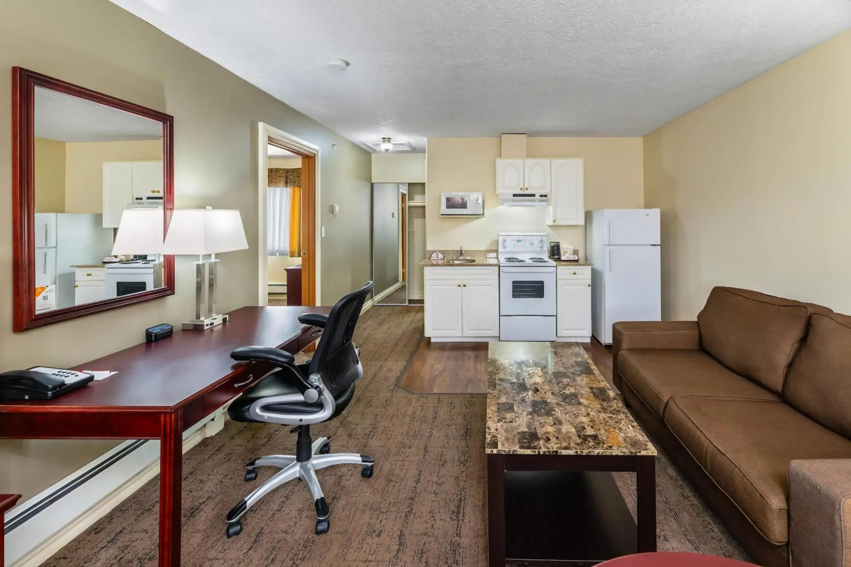 Queen Suite - Non-Smoking in Econo Lodge Inn & Suites High Level Queen Suite - Non-Smoking in Econo Lodge Inn & Suites High Level