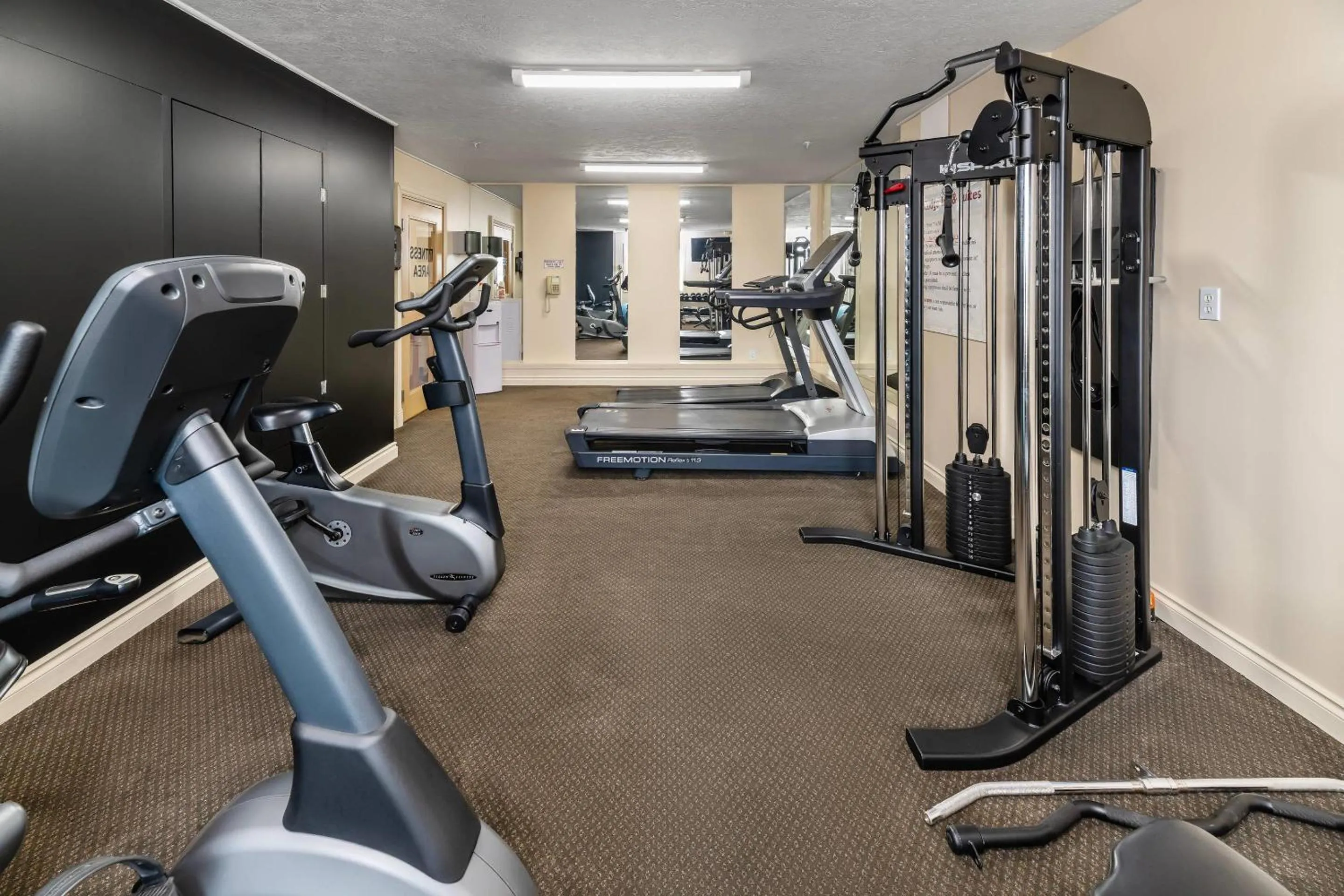 Fitness centre/facilities in Econo Lodge Inn & Suites High Level