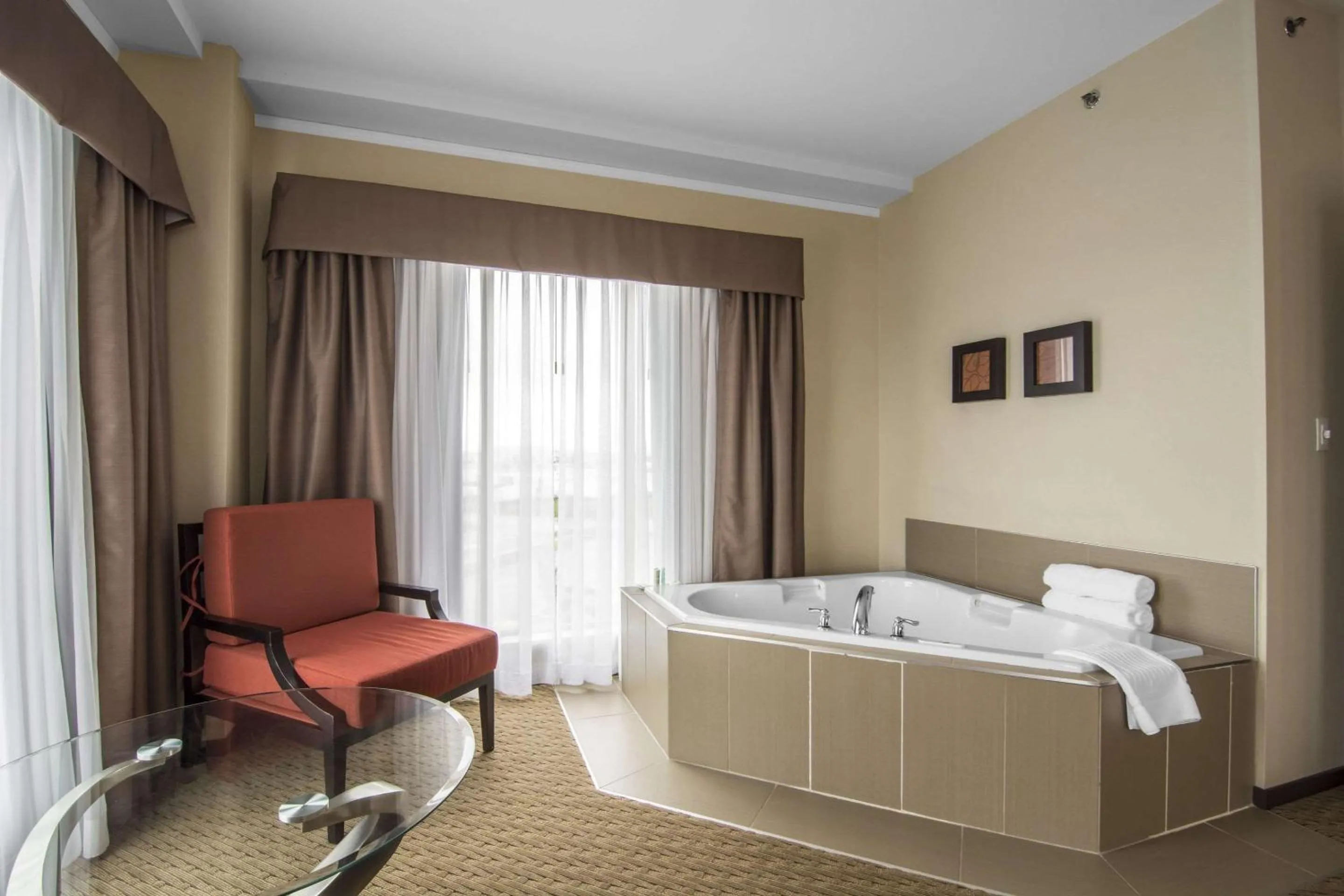 Photo of the whole room in Comfort Suites