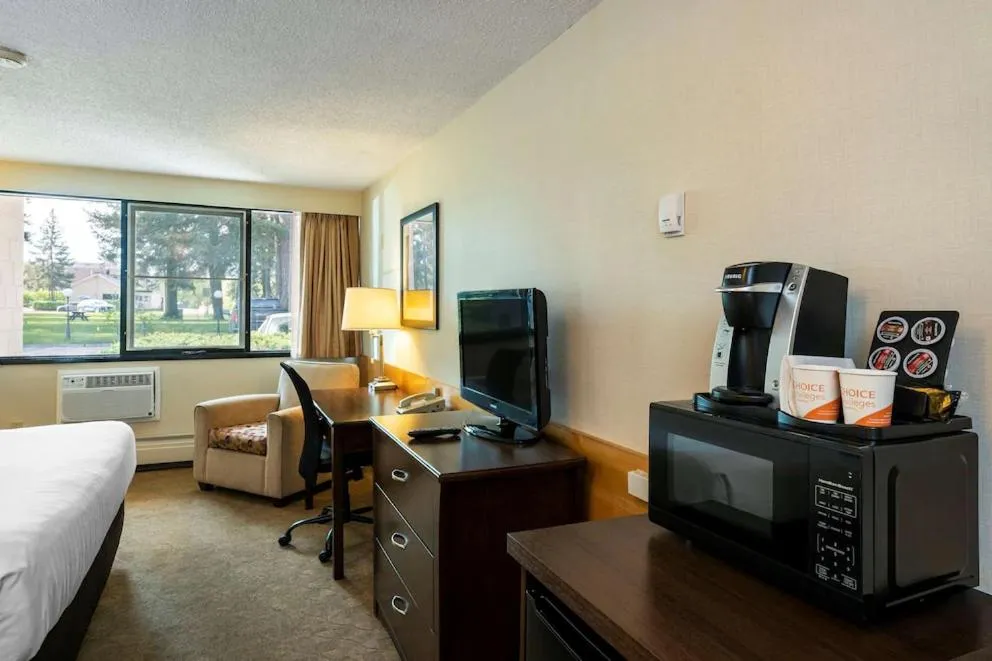 Bed in Prestige Riverside Lodge Quesnel