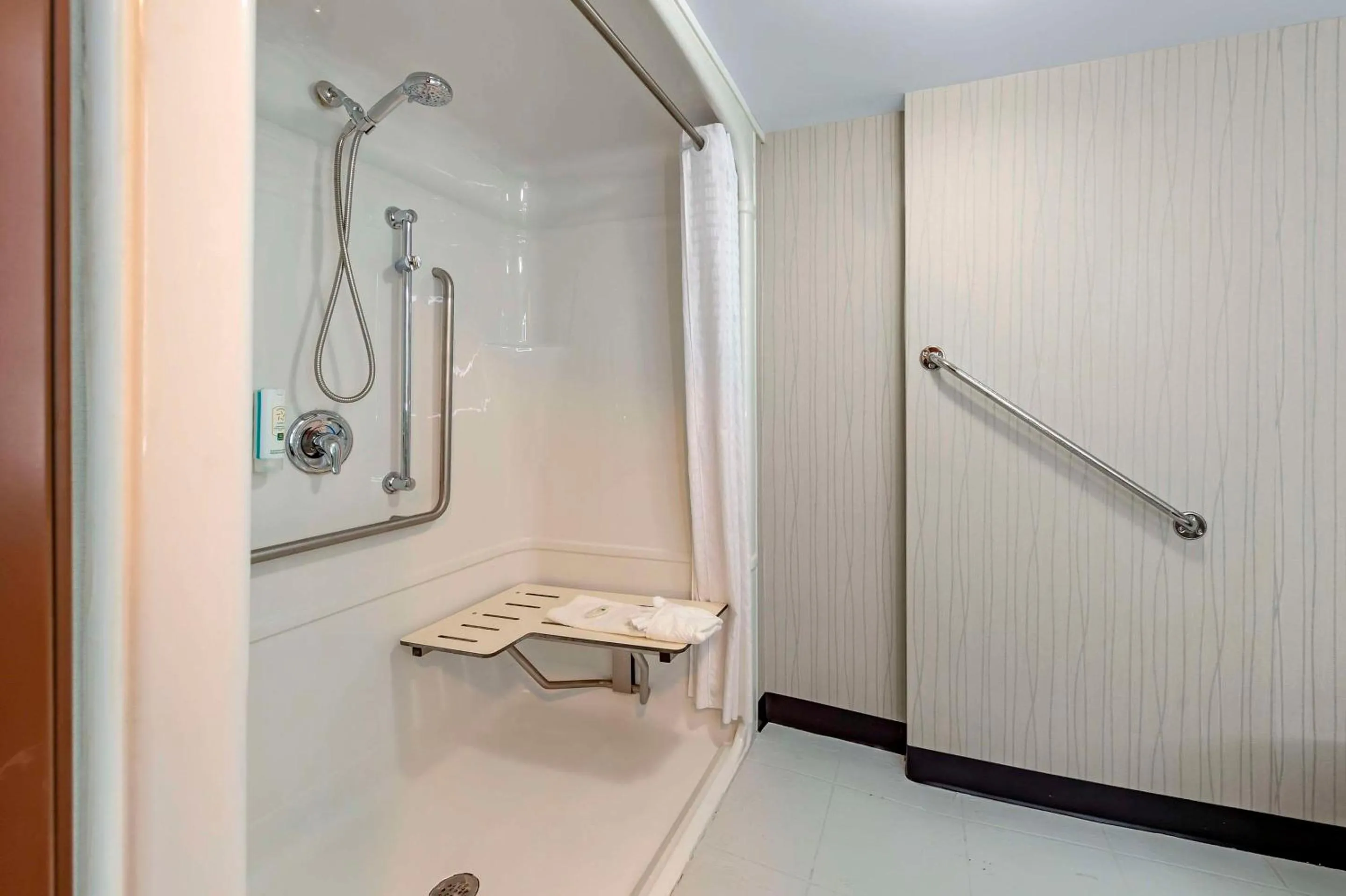 Bedroom in Quality Inn