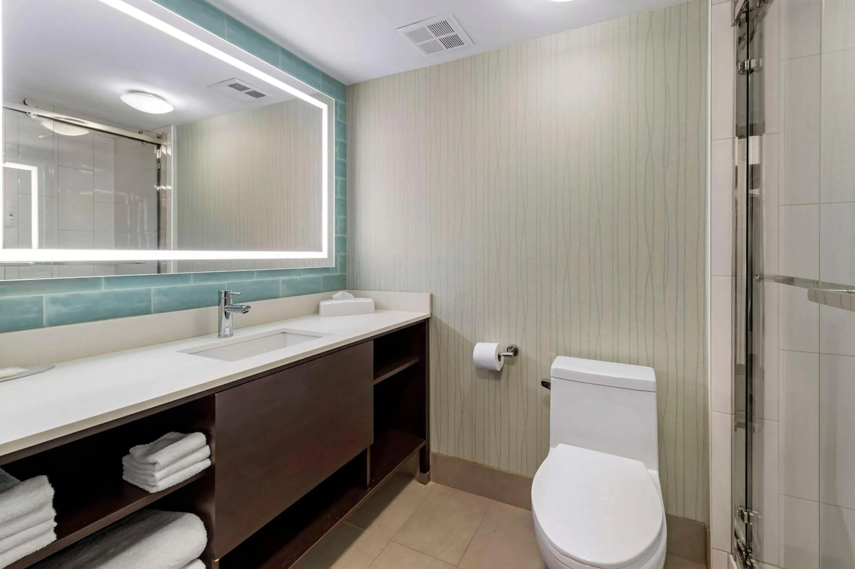 Bedroom in Quality Inn