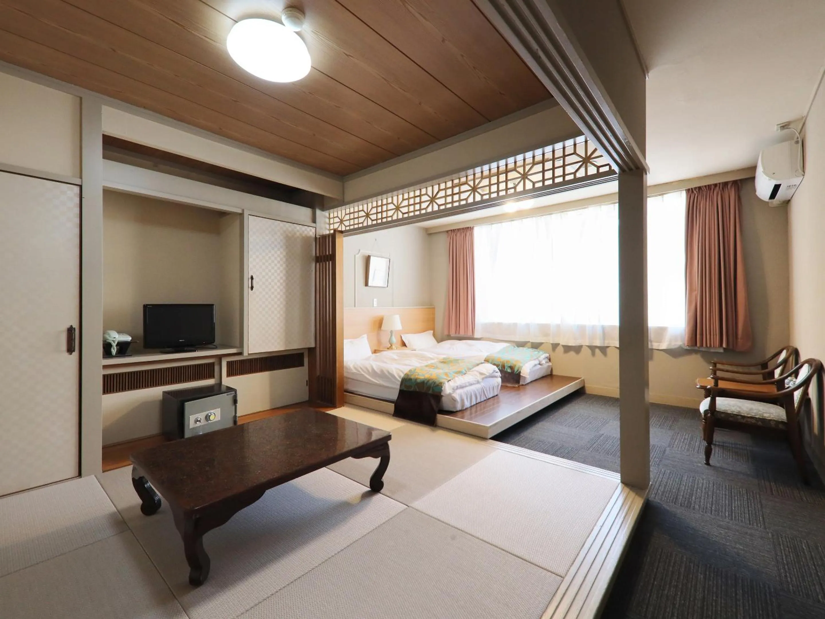 Photo of the whole room, Bed in Kurobe Sunvalley Hotel