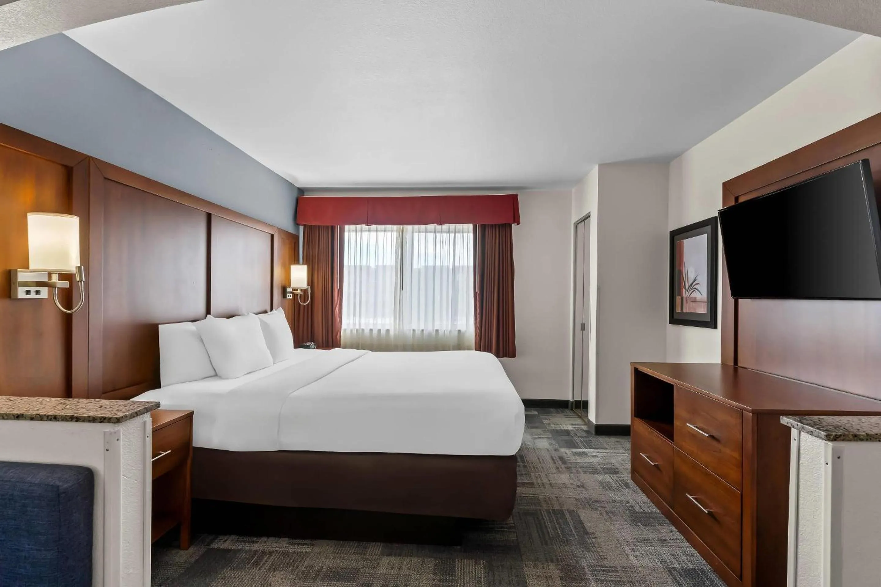 Bedroom, Bed in Comfort Suites Denver Tech Center
